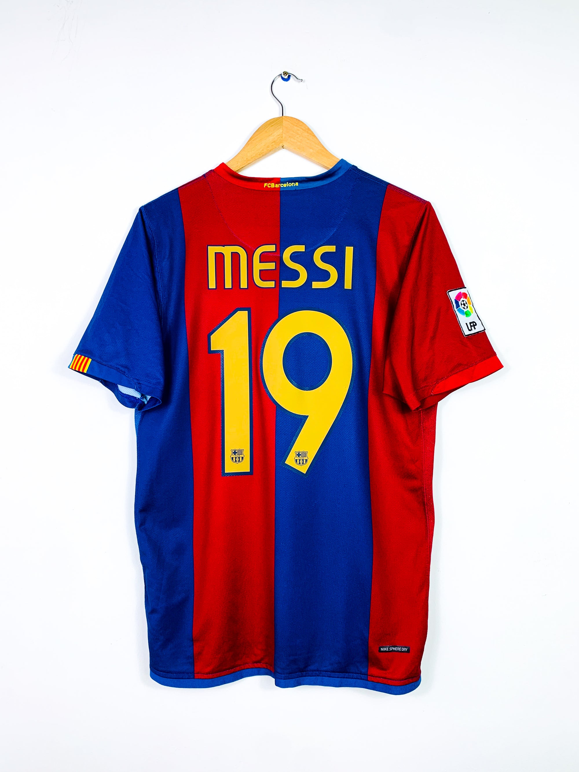 BARCELONA 2006/2007 HOME SHIRT #19 MESSI