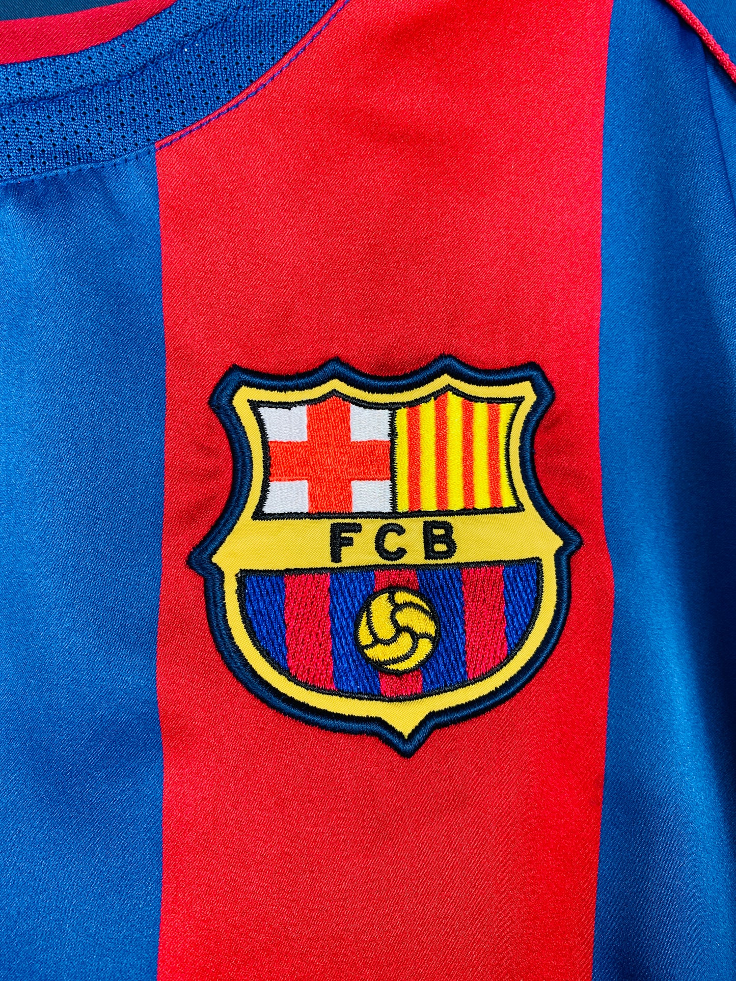BARCELONA 2004/2005 HOME SHIRT #24 INIESTA