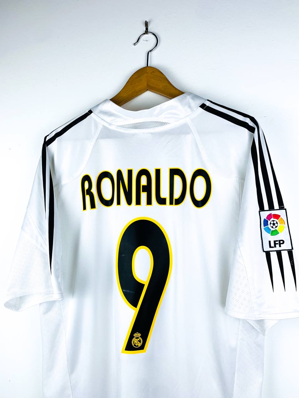REAL MADRID 2004/2005 HOME SHIRT #9 RONALDO