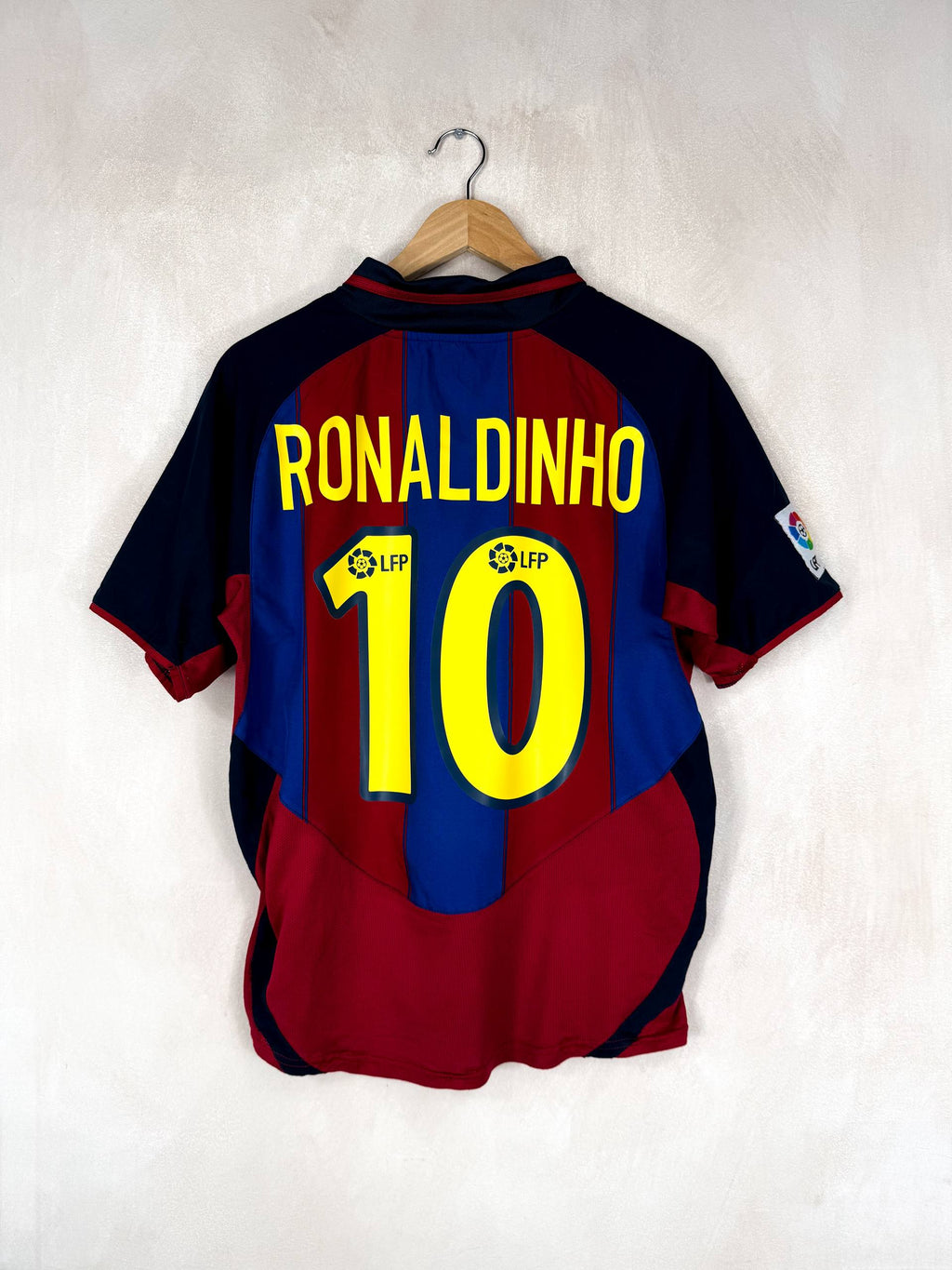 BARCELONA 2003/2004 HOME SHIRT #10 RONALDINHO [S]