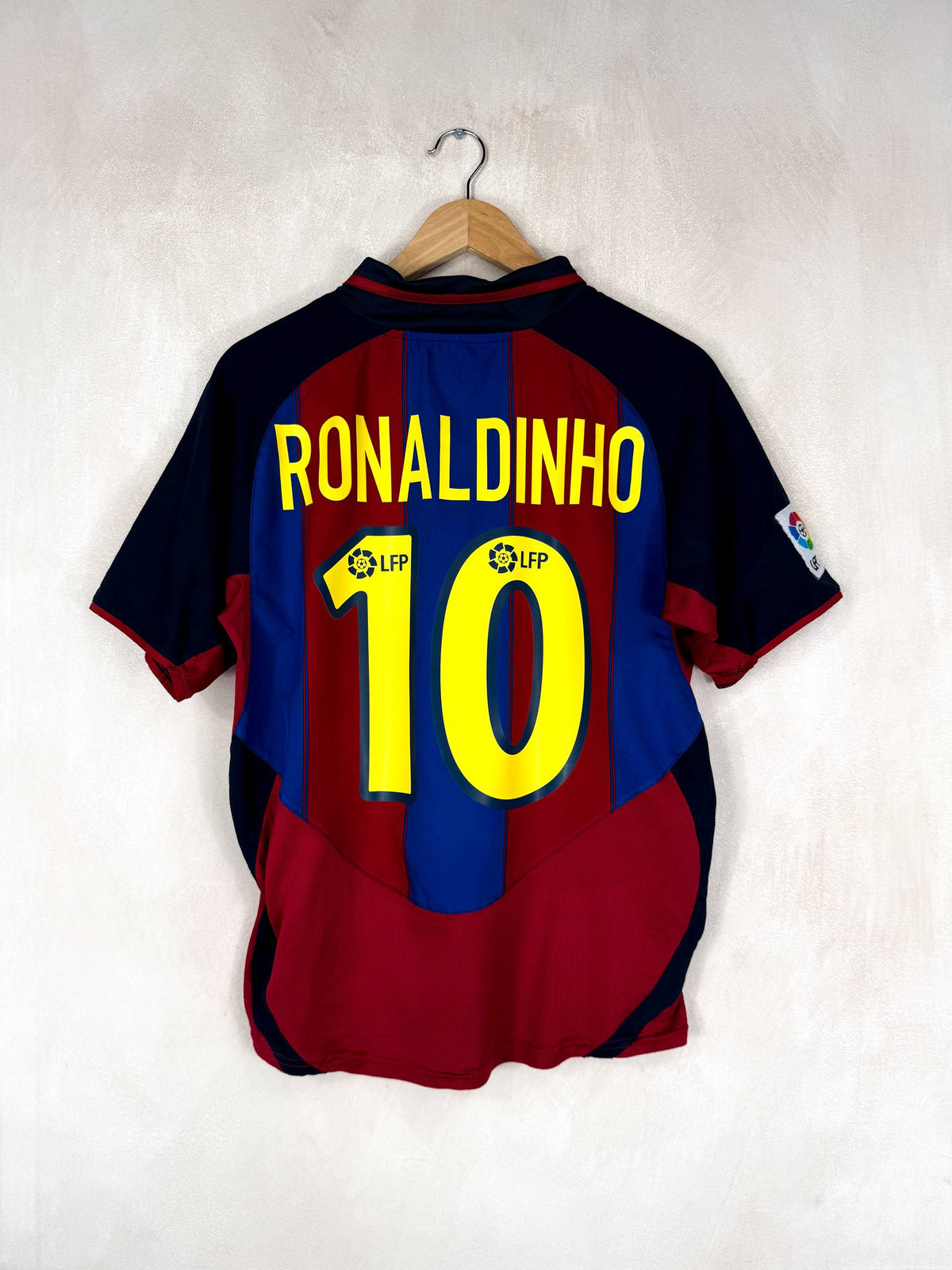 BARCELONA 2003/2004 HOME SHIRT #10 RONALDINHO [S]
