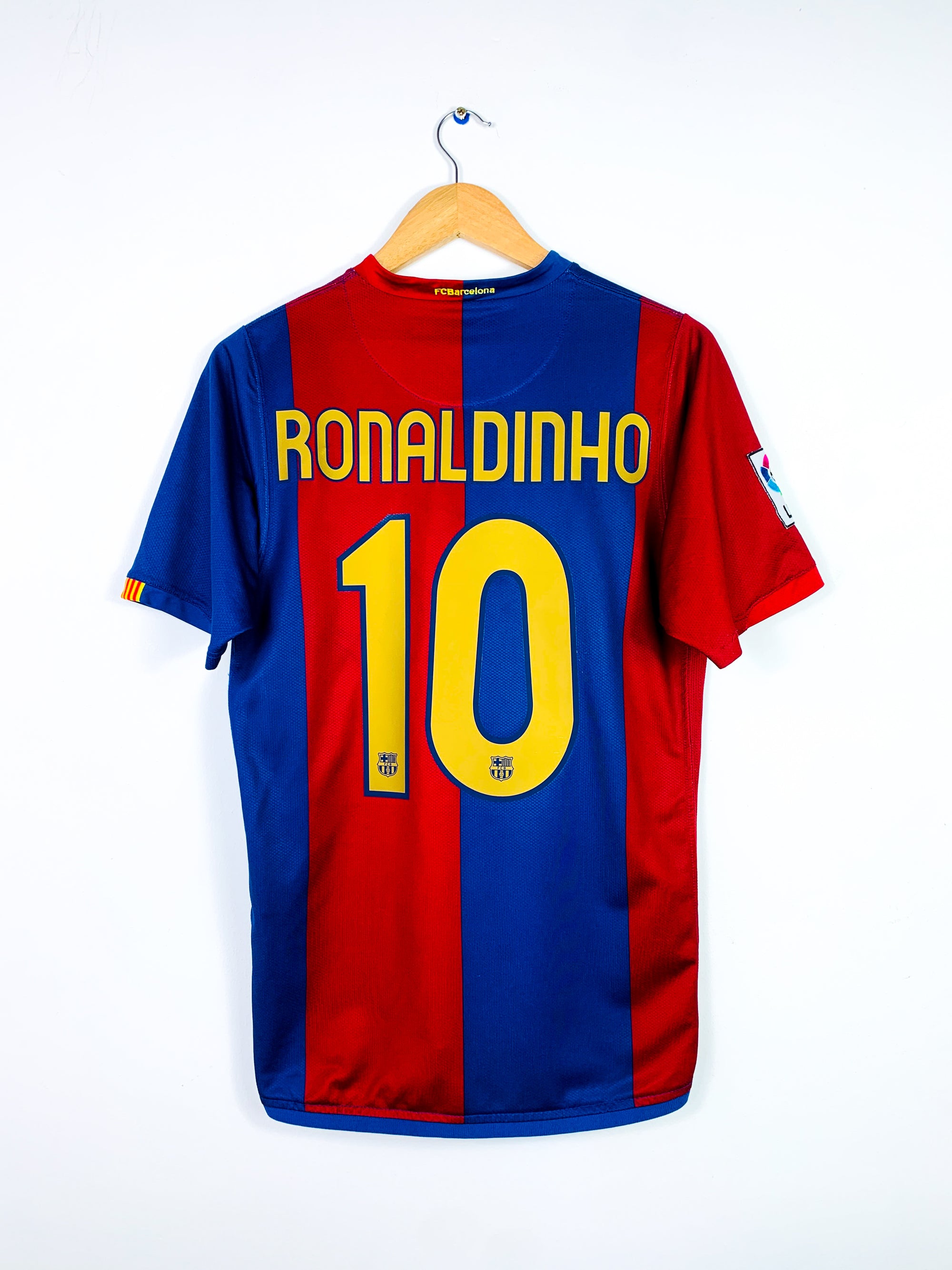 BARCELONA 2006/2007 HOME SHIRT #10 RONALDINHO [S]