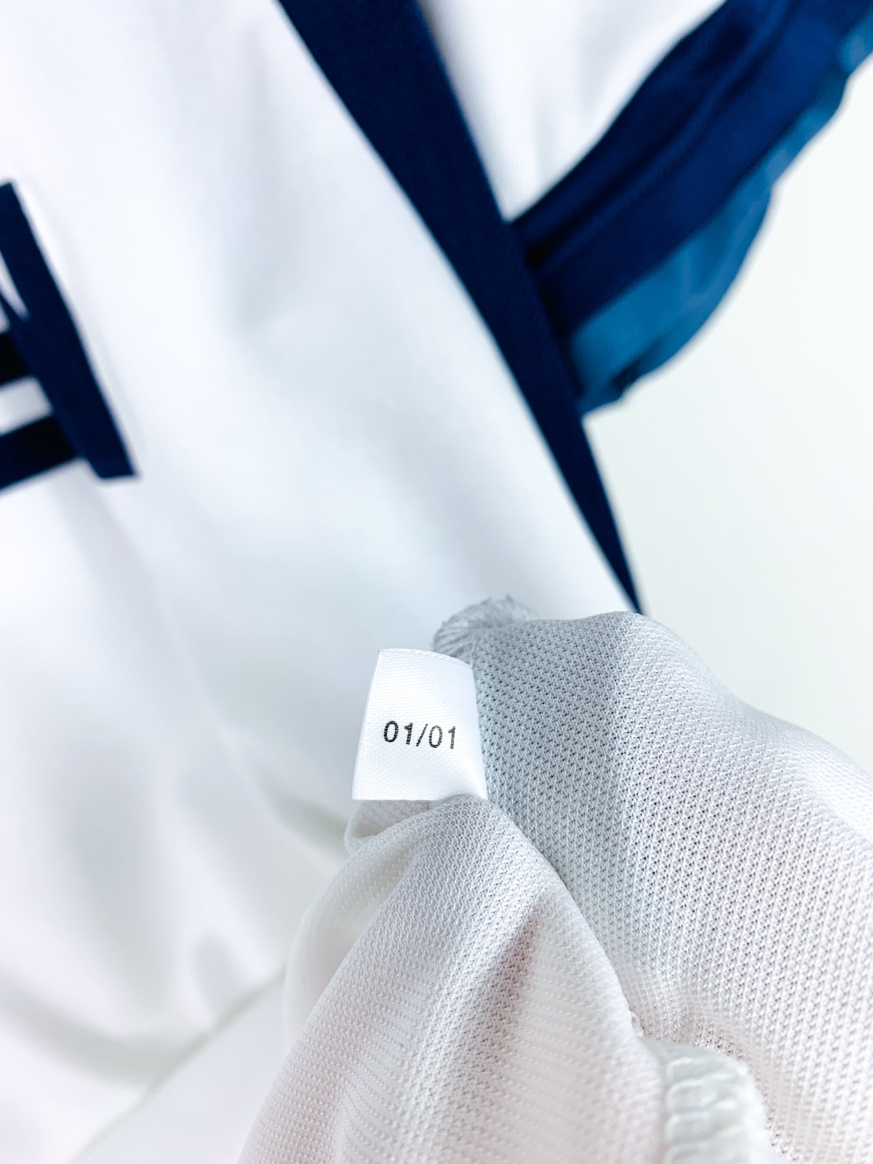 TOTTENHAM HOTSPUR 2001/2002 HOME SHIRT #11 REBROV [L]