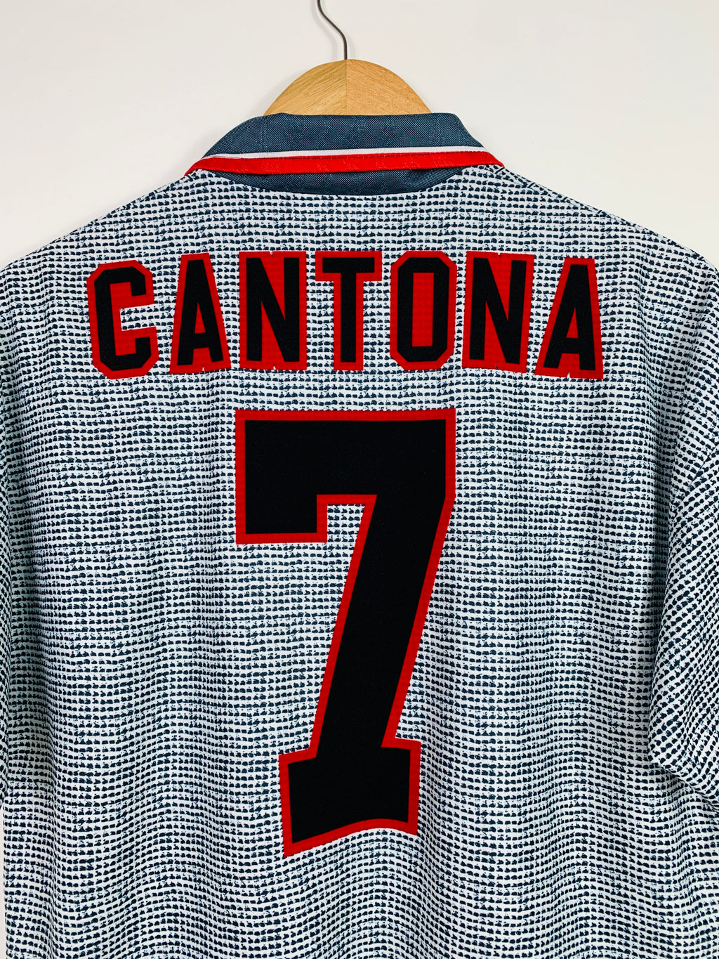 MANCHESTER UNITED 1995/1996 AWAY SHIRT #7 CANTONA [M]