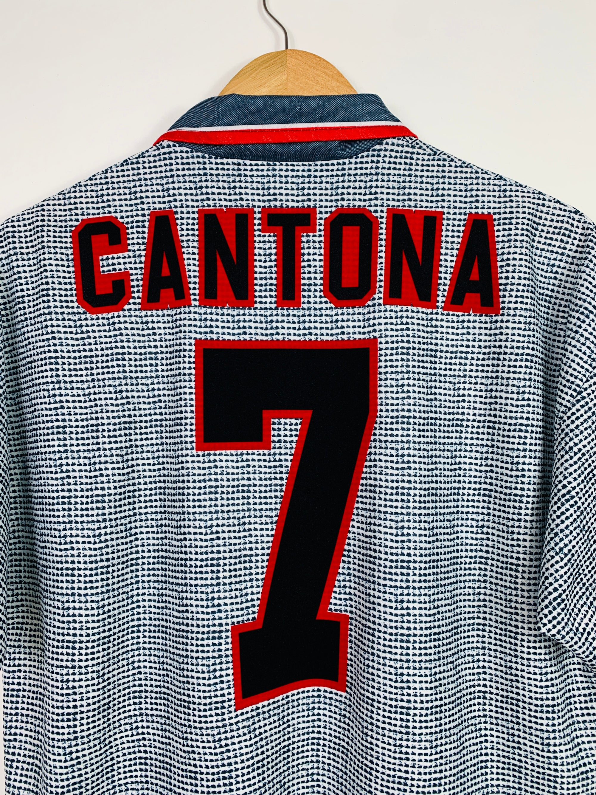 MANCHESTER UNITED 1995/1996 AWAY SHIRT #7 CANTONA [M]