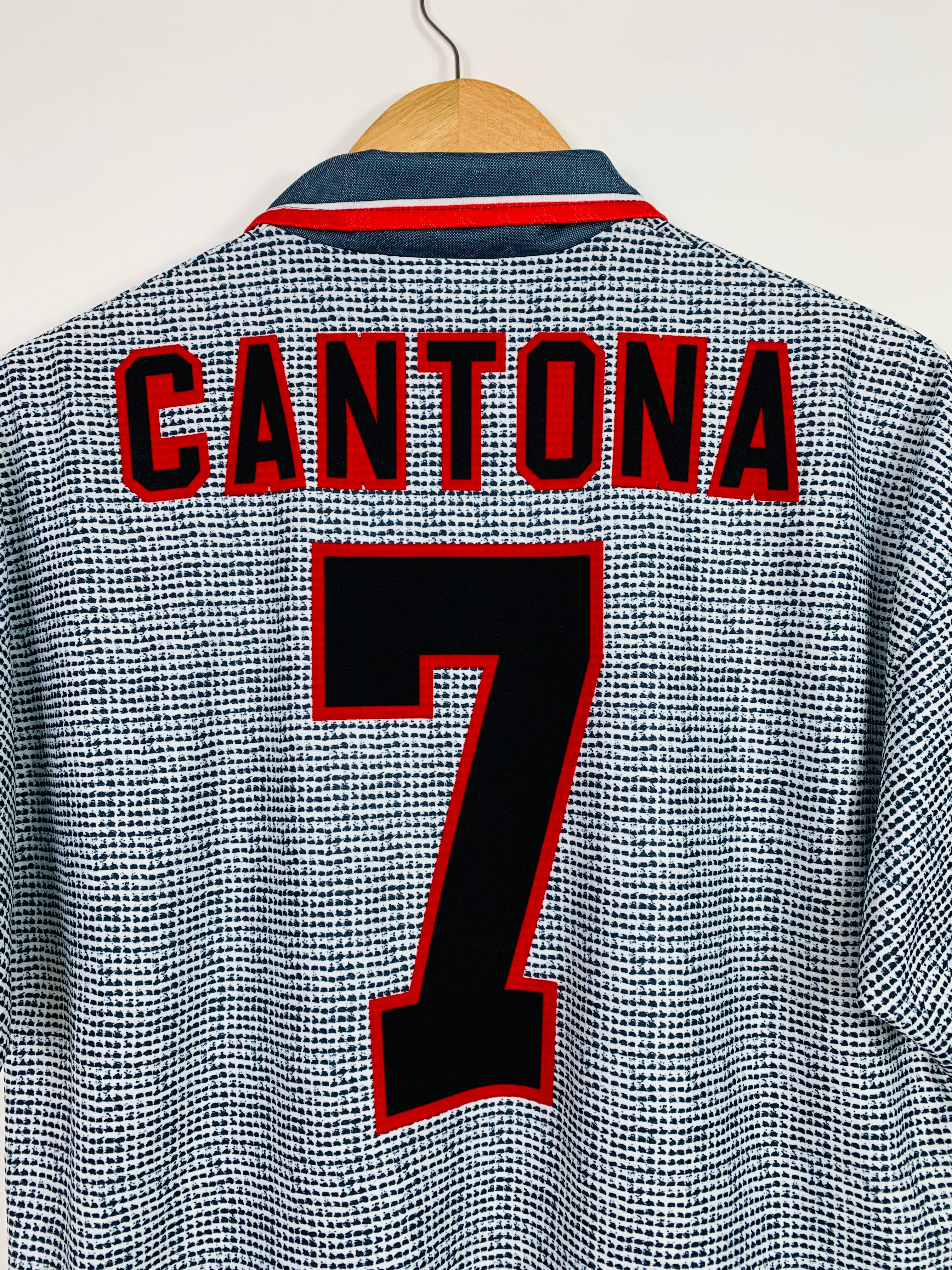 MANCHESTER UNITED 1995/1996 AWAY SHIRT #7 CANTONA [M]