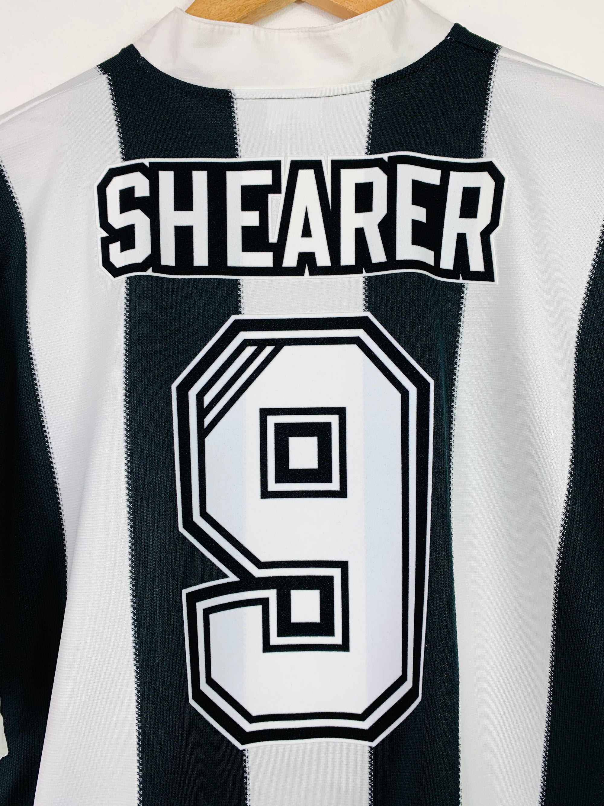 NEWCASTLE UNITED 1995/1997 HOME SHIRT #9 SHEARER [L]