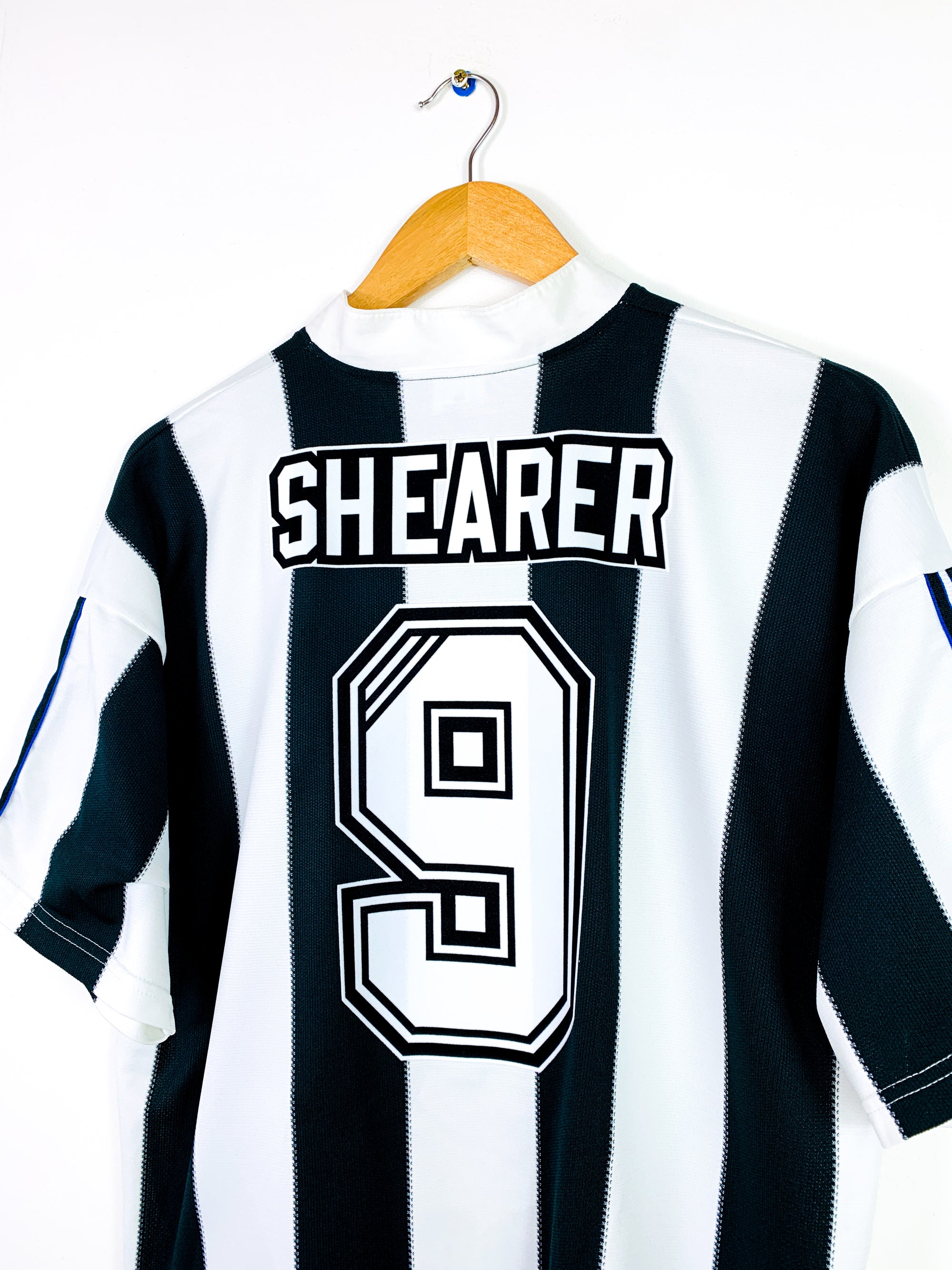 NEWCASTLE UNITED 1995/1997 HOME SHIRT #9 SHEARER [L]