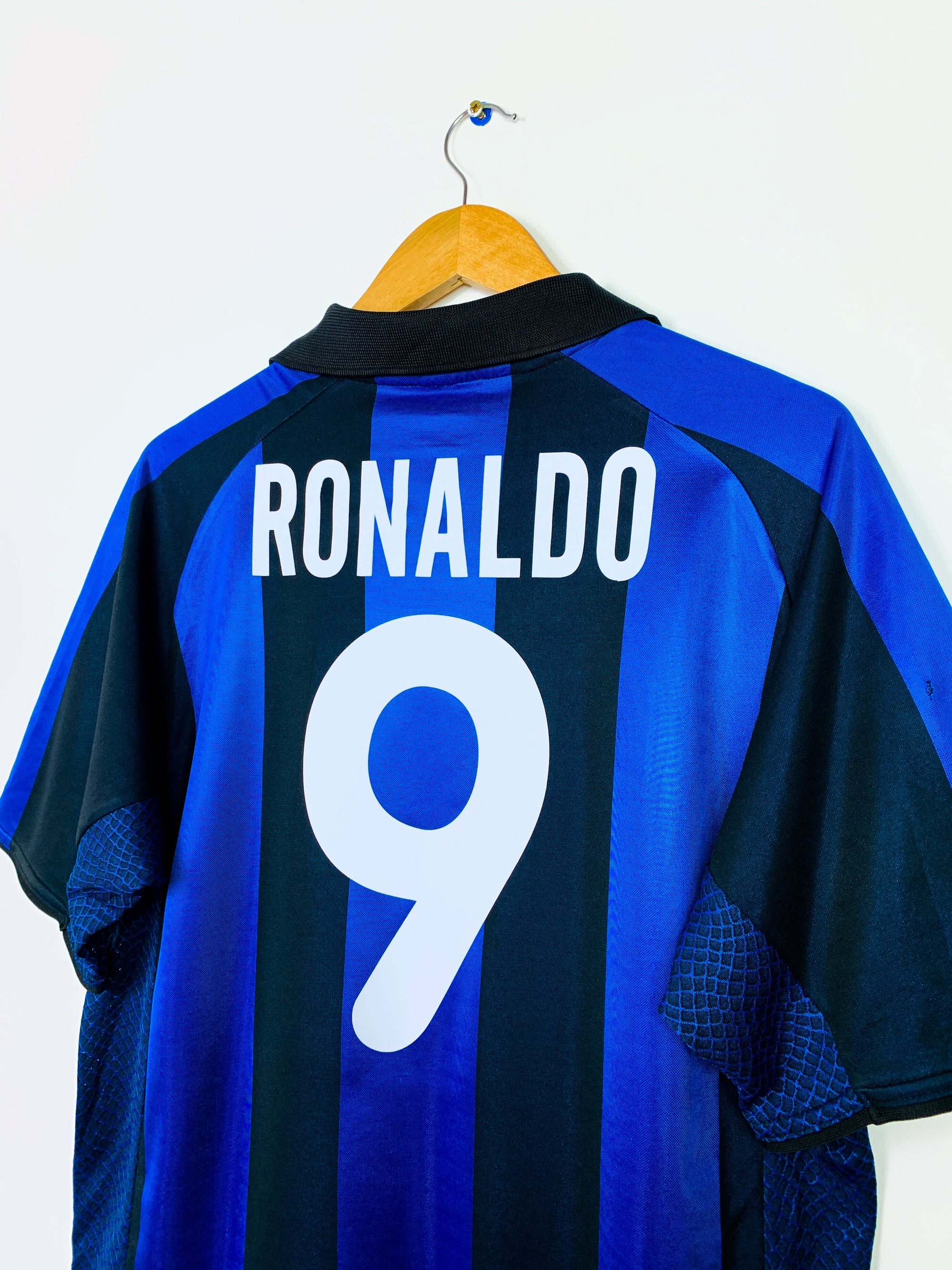 INTER MILAN 2001/2002 HOME SHIRT #9 RONALDO
