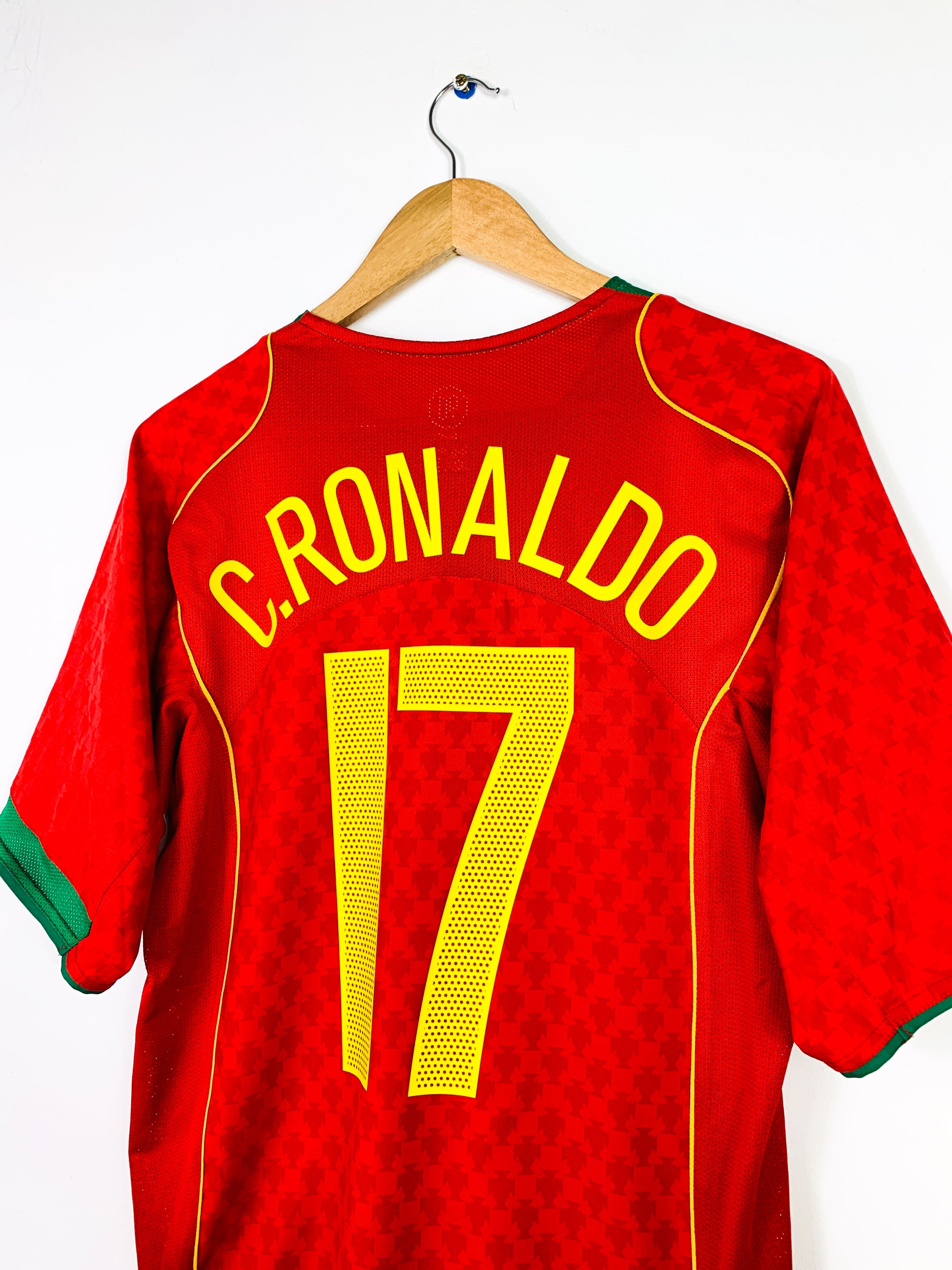 PORTUGAL 2004/2006 HOME SHIRT #17 C.RONALDO