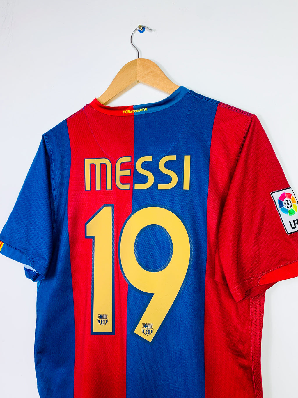 BARCELONA 2006/2007 HOME SHIRT #19 MESSI