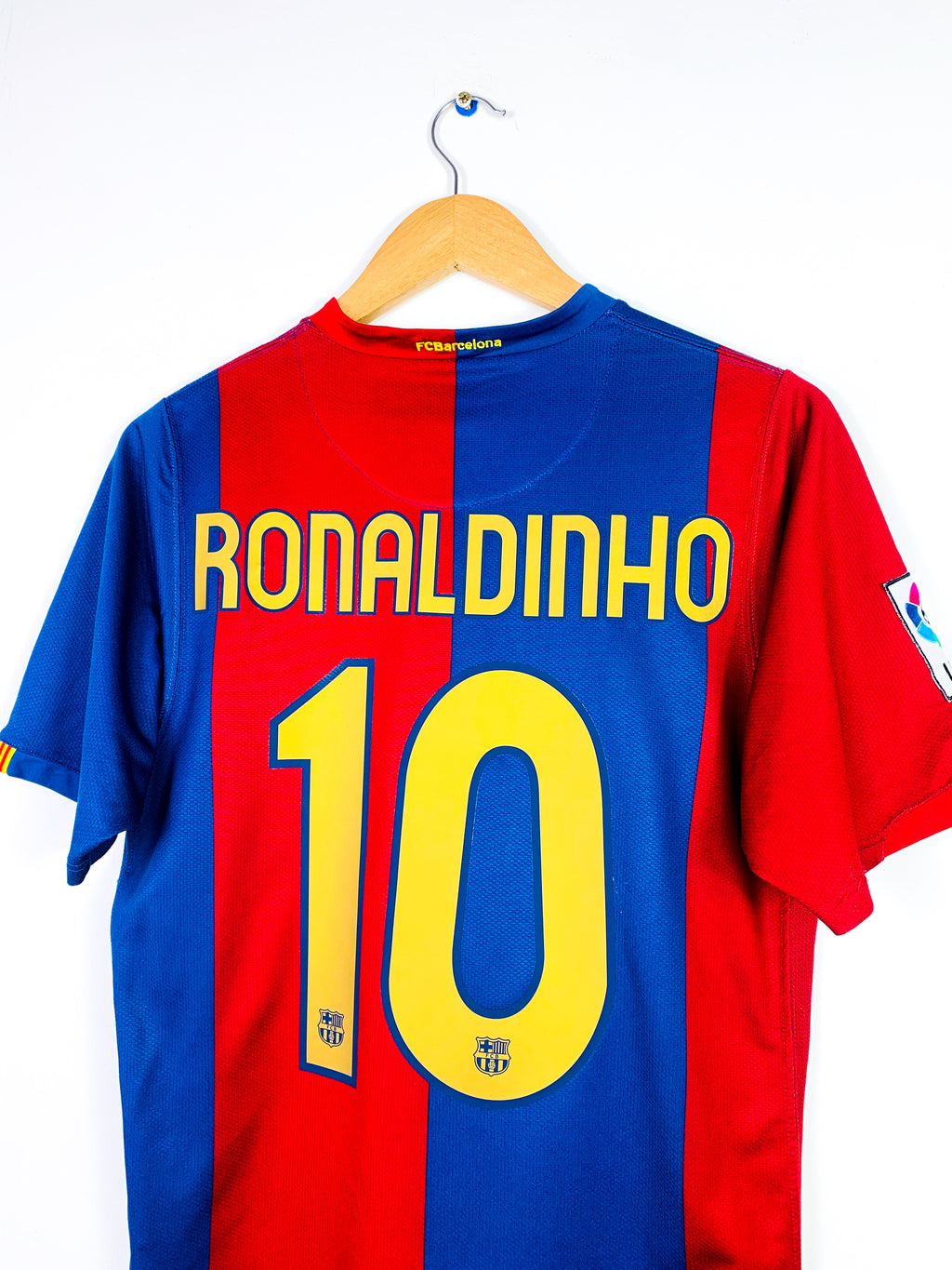 BARCELONA 2006/2007 HOME SHIRT #10 RONALDINHO [S]