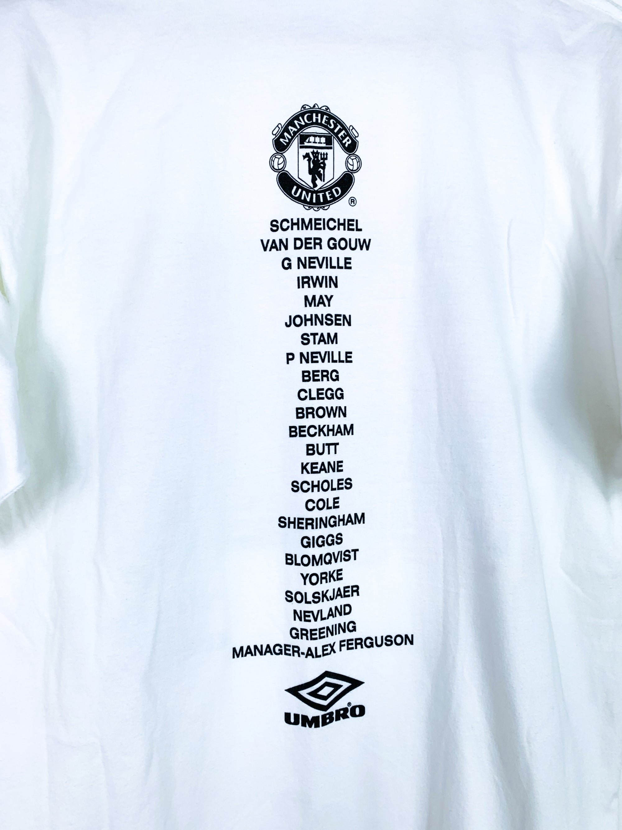 MANCHESTER UNITED 1999/2000 'TREBLE WINNERS' GRAPHIC TEE