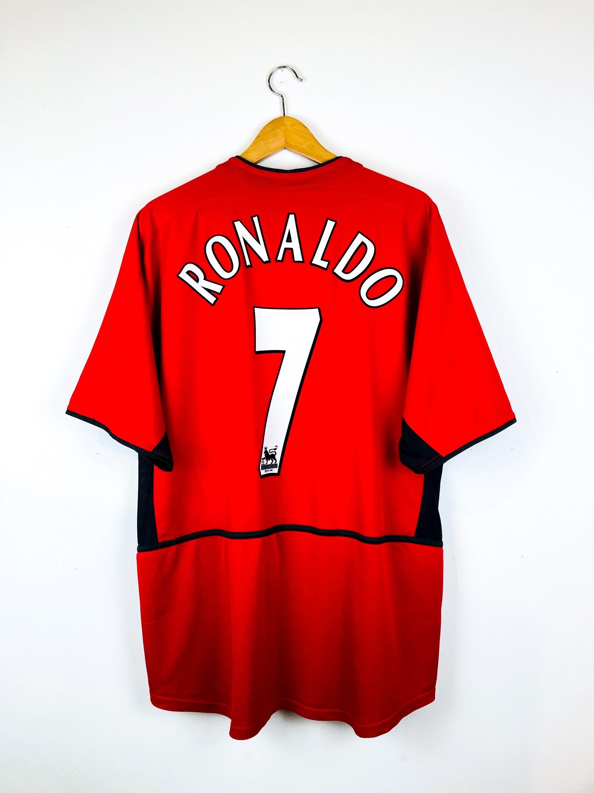 MANCHESTER UNITED 2002/2004 HOME SHIRT #7 RONALDO
