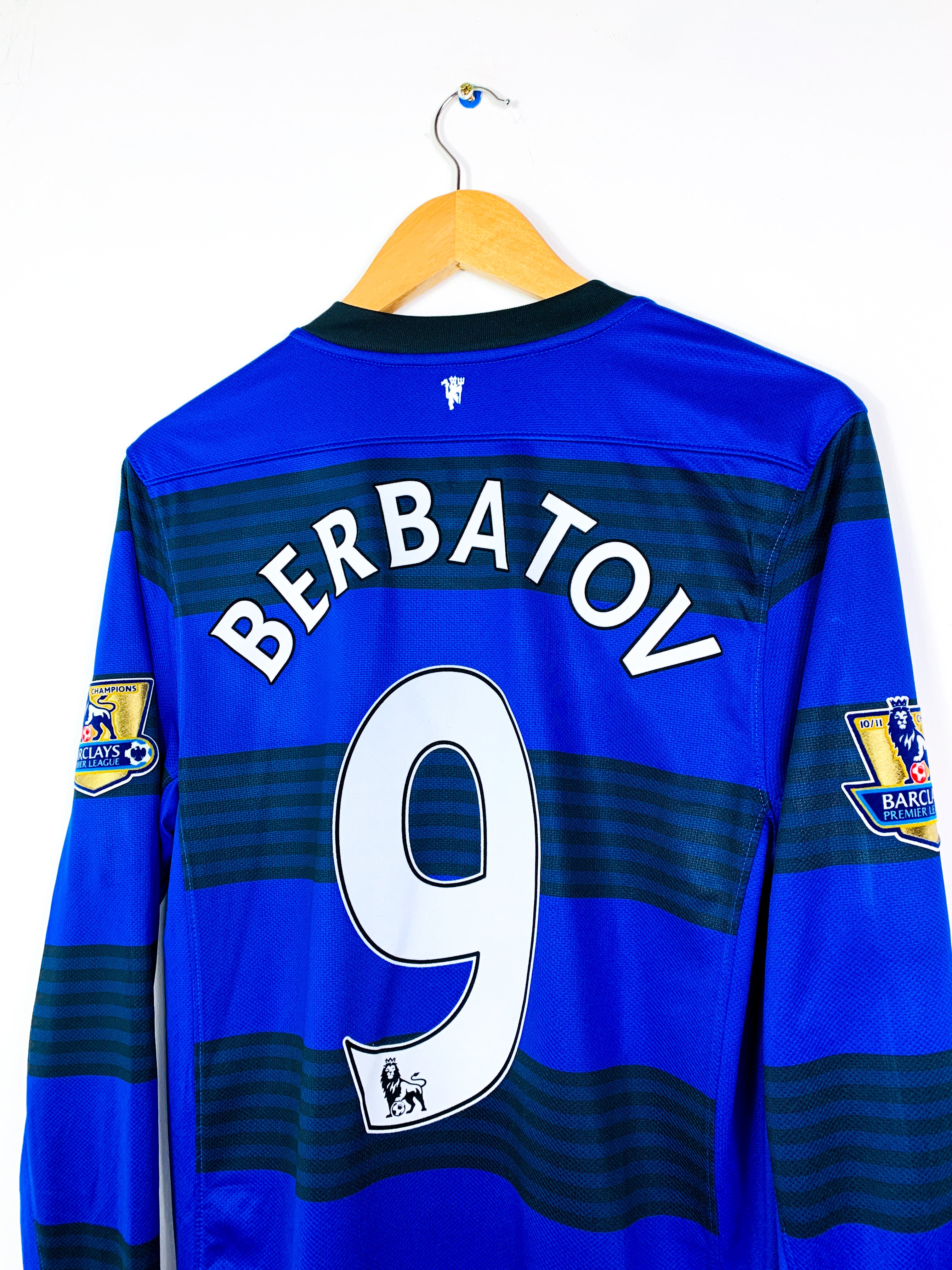 MANCHESTER UNITED 2011/2012 AWAY SHIRT #9 BERBATOV L/S [S/M]