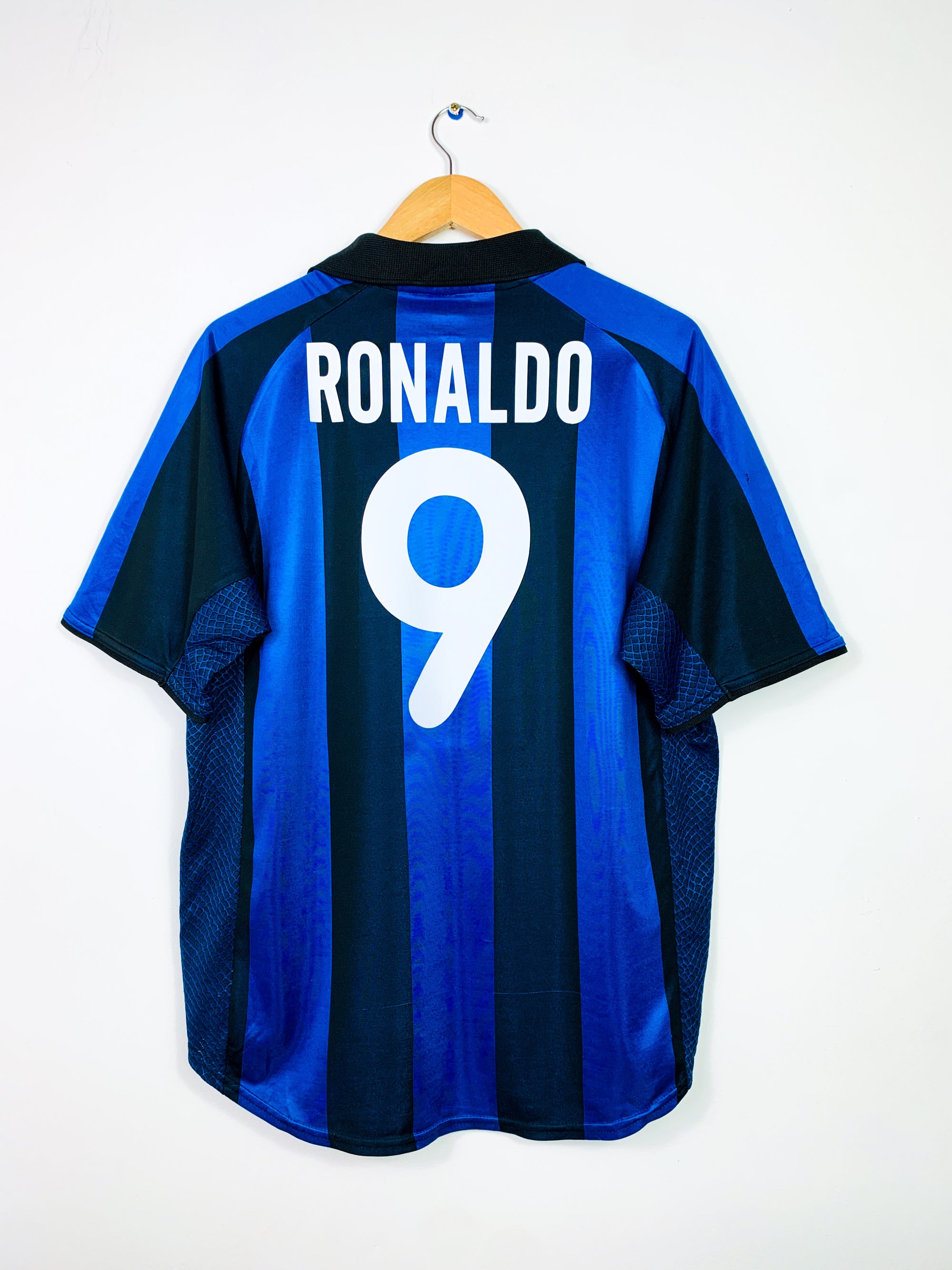 INTER MILAN 2001/2002 HOME SHIRT #9 RONALDO