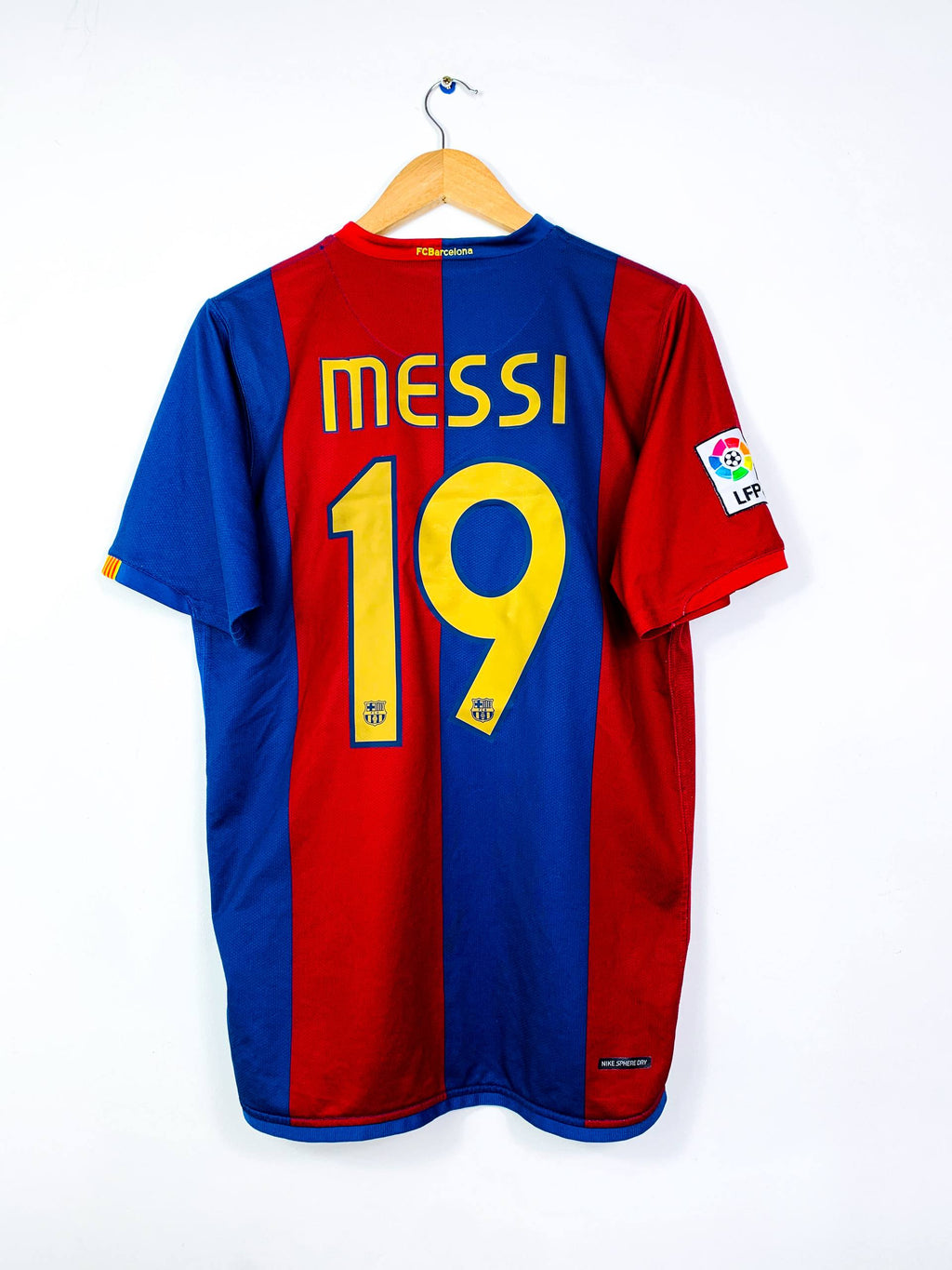 BARCELONA 2006/2007 HOME SHIRT #19 MESSI [M]