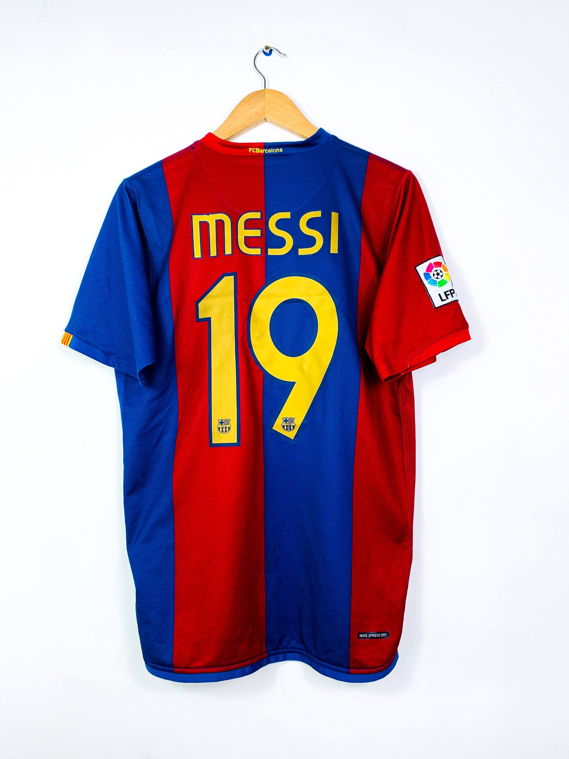 BARCELONA 2006/2007 HOME SHIRT #19 MESSI [M]