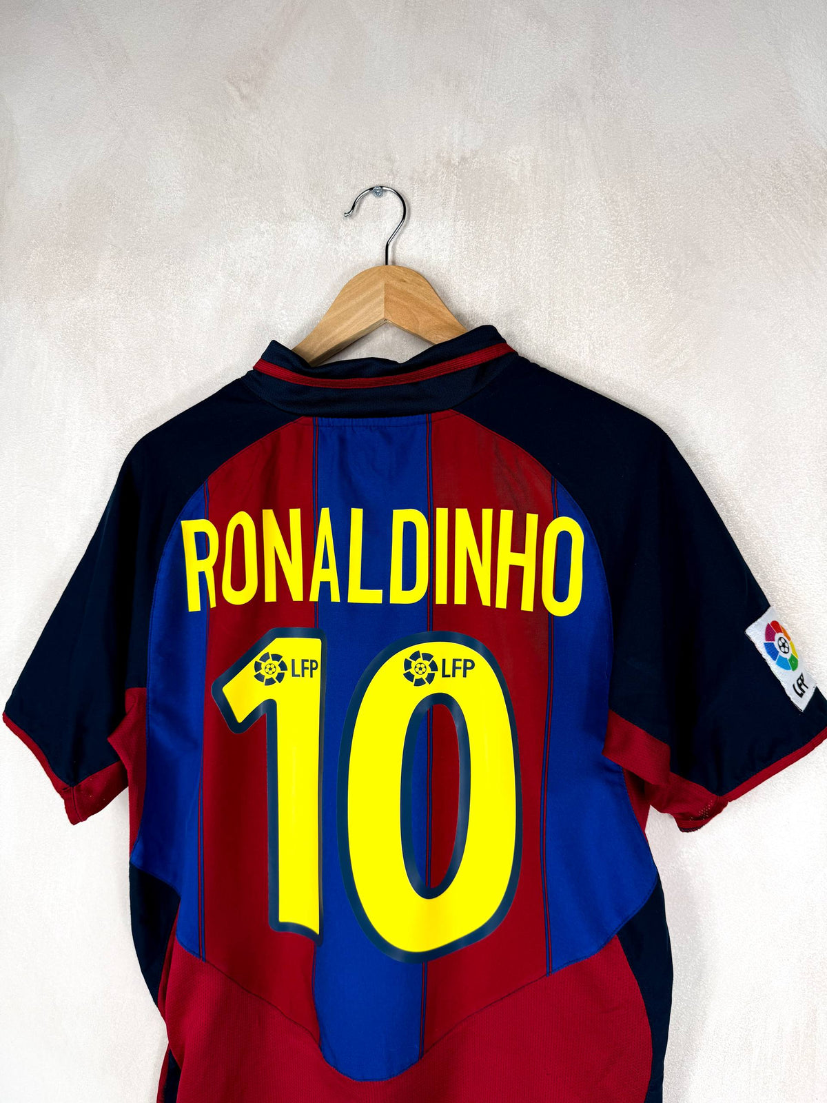 BARCELONA 2003/2004 HOME SHIRT #10 RONALDINHO [S]