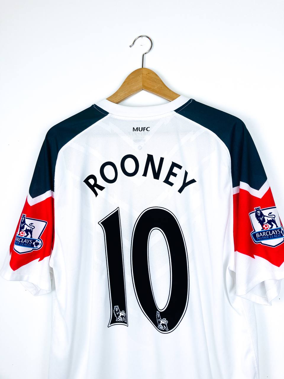 MANCHESTER UNITED 2010/2011 AWAY SHIRT #8 ROONEY