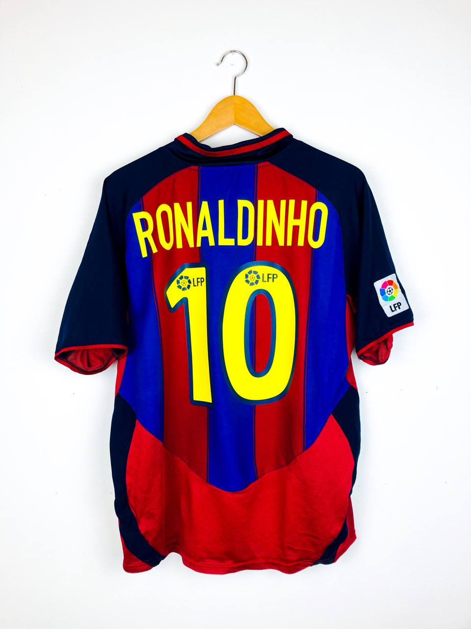 BARCELONA 2003/2004 HOME SHIRT #10 RONALDINHO