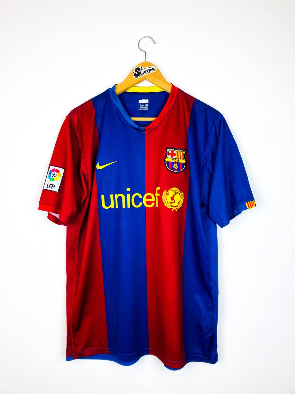 BARCELONA 2006/2007 HOME SHIRT #19 MESSI