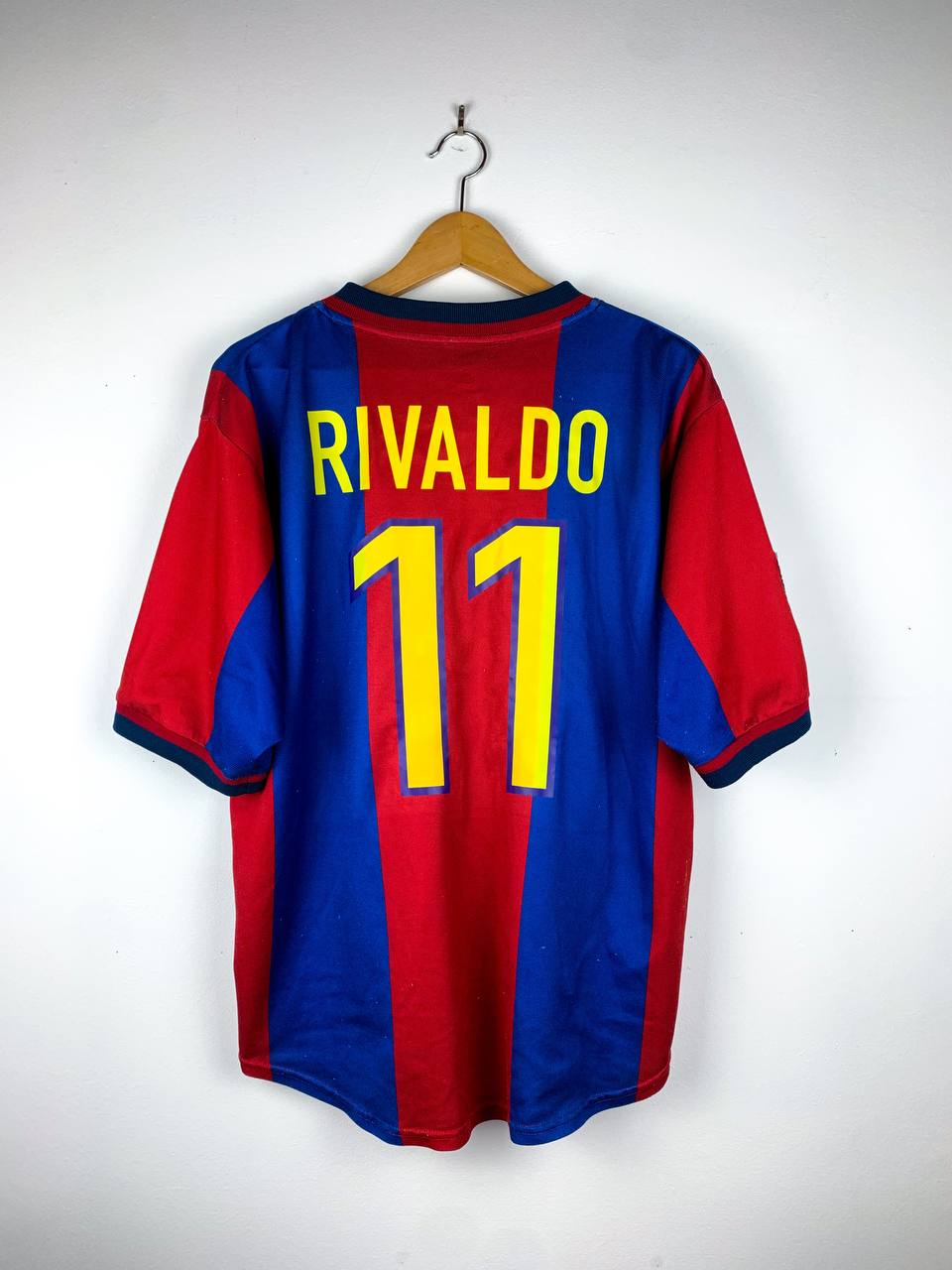 BARCELONA 1998/2000 HOME SHIRT #11 RIVALDO