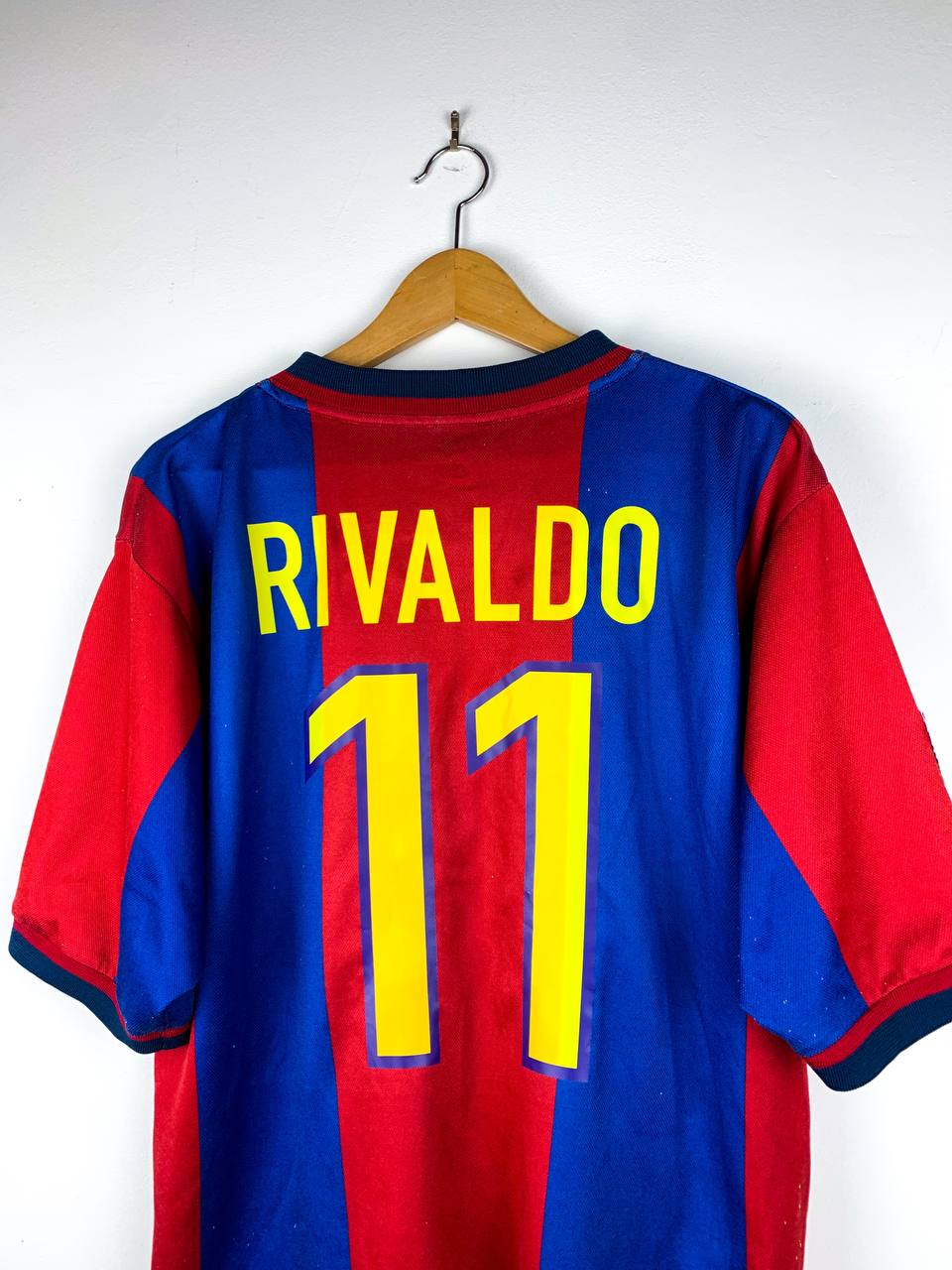 BARCELONA 1998/2000 HOME SHIRT #11 RIVALDO