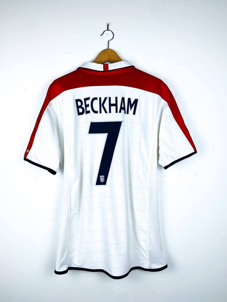 ENGLAND 2003/2005 HOME SHIRT #7 BECKHAM