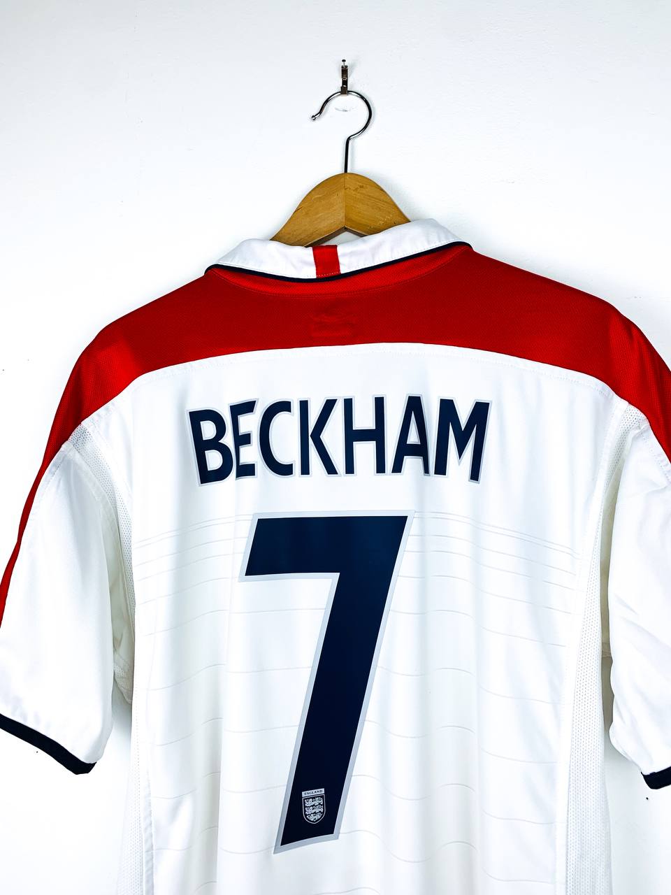 ENGLAND 2003/2005 HOME SHIRT #7 BECKHAM