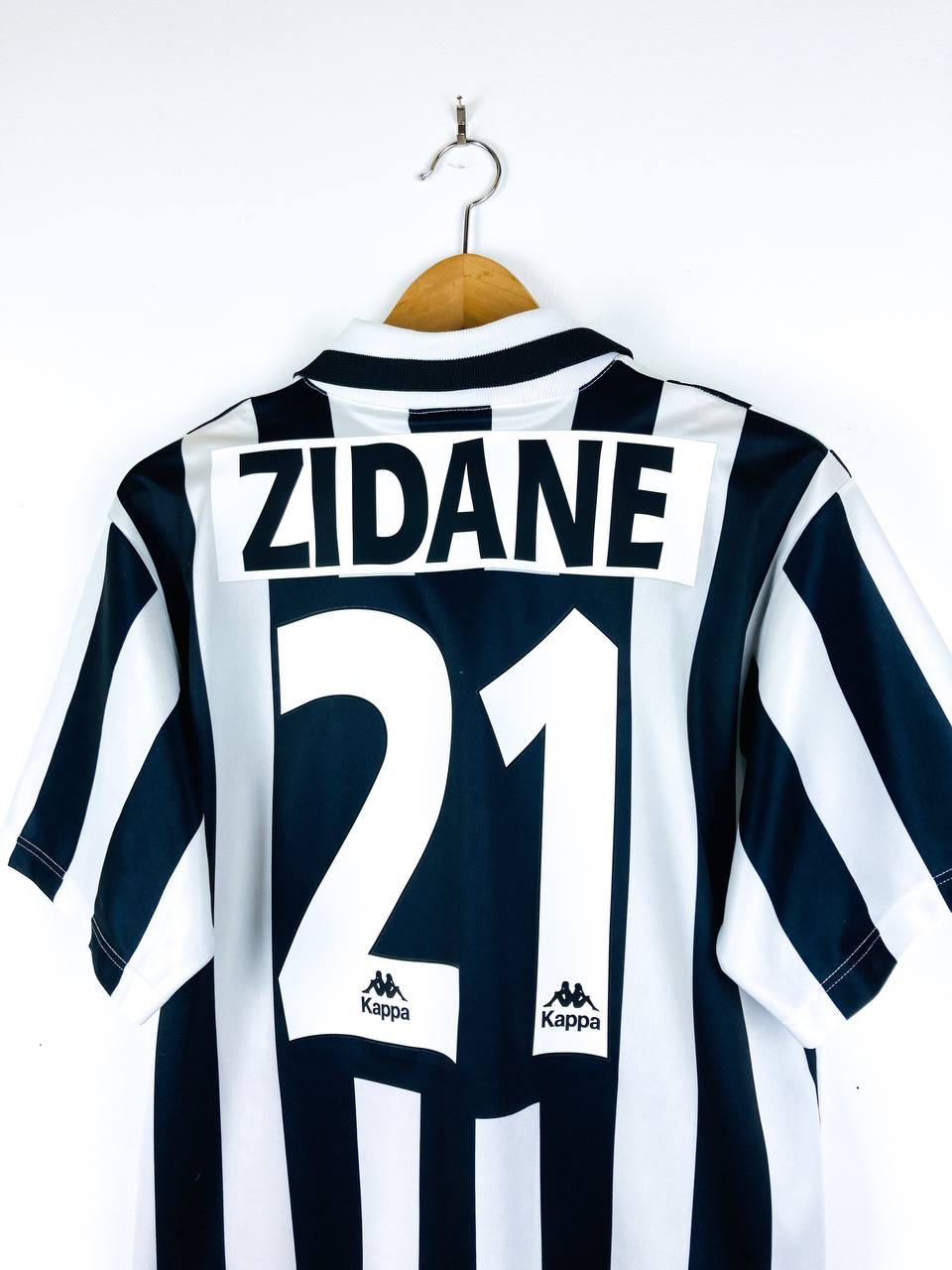 JUVENTUS 1995/1997 HOME SHIRT #21 ZIDANE