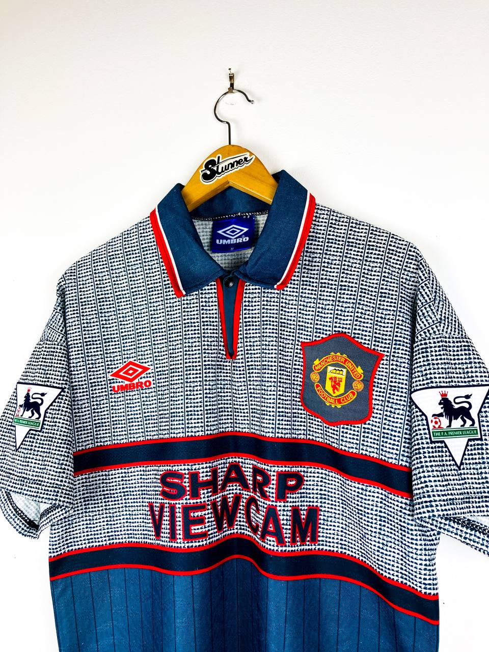 MANCHESTER UNITED 1995/1996 AWAY SHIRT #7 CANTONA [M]