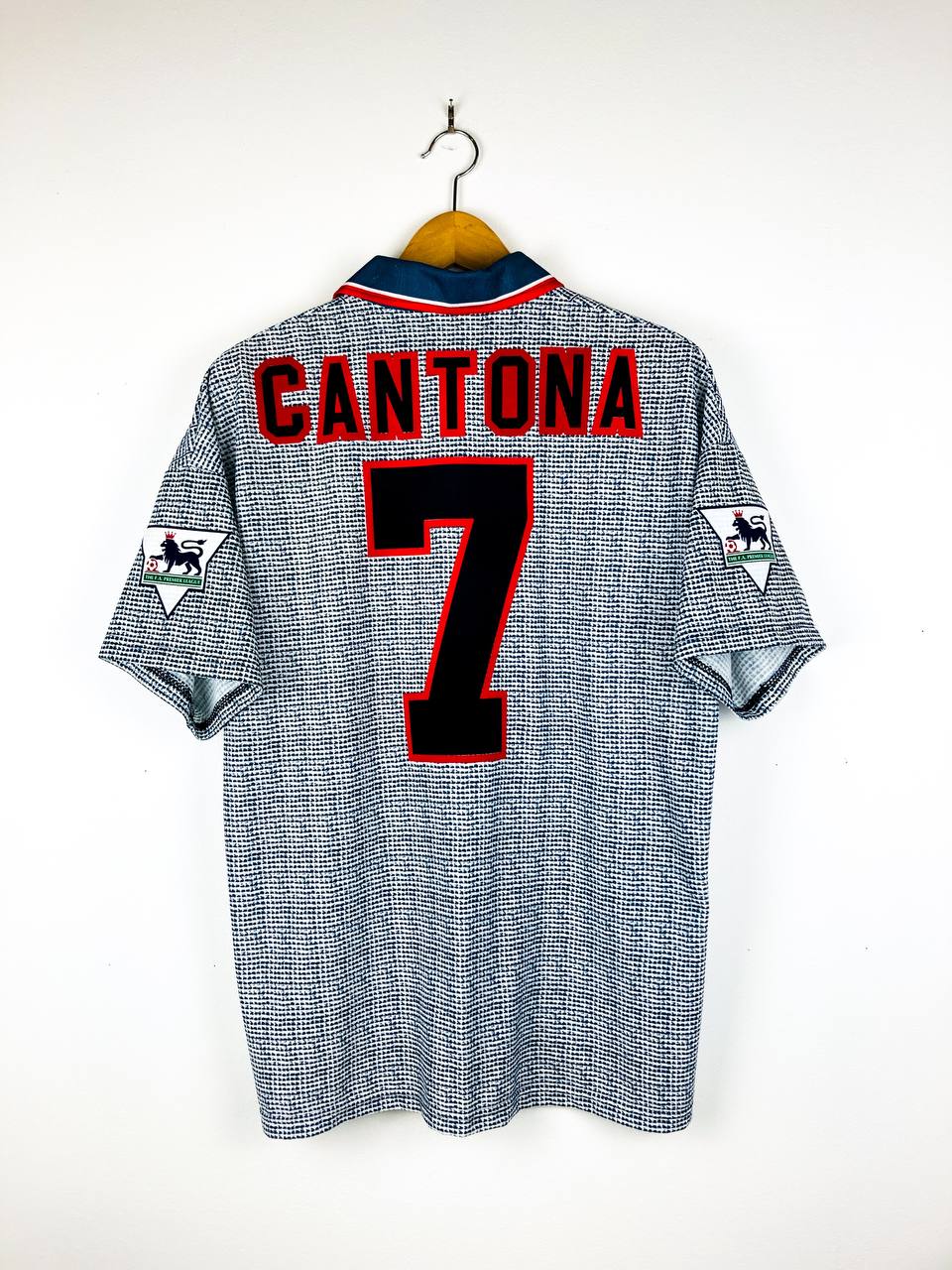 MANCHESTER UNITED 1995/1996 AWAY SHIRT #7 CANTONA [M]