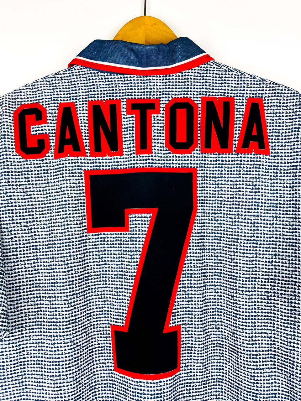 MANCHESTER UNITED 1995/1996 AWAY SHIRT #7 CANTONA [M]
