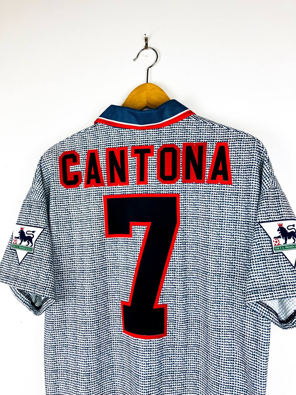 MANCHESTER UNITED 1995/1996 AWAY SHIRT #7 CANTONA [M]