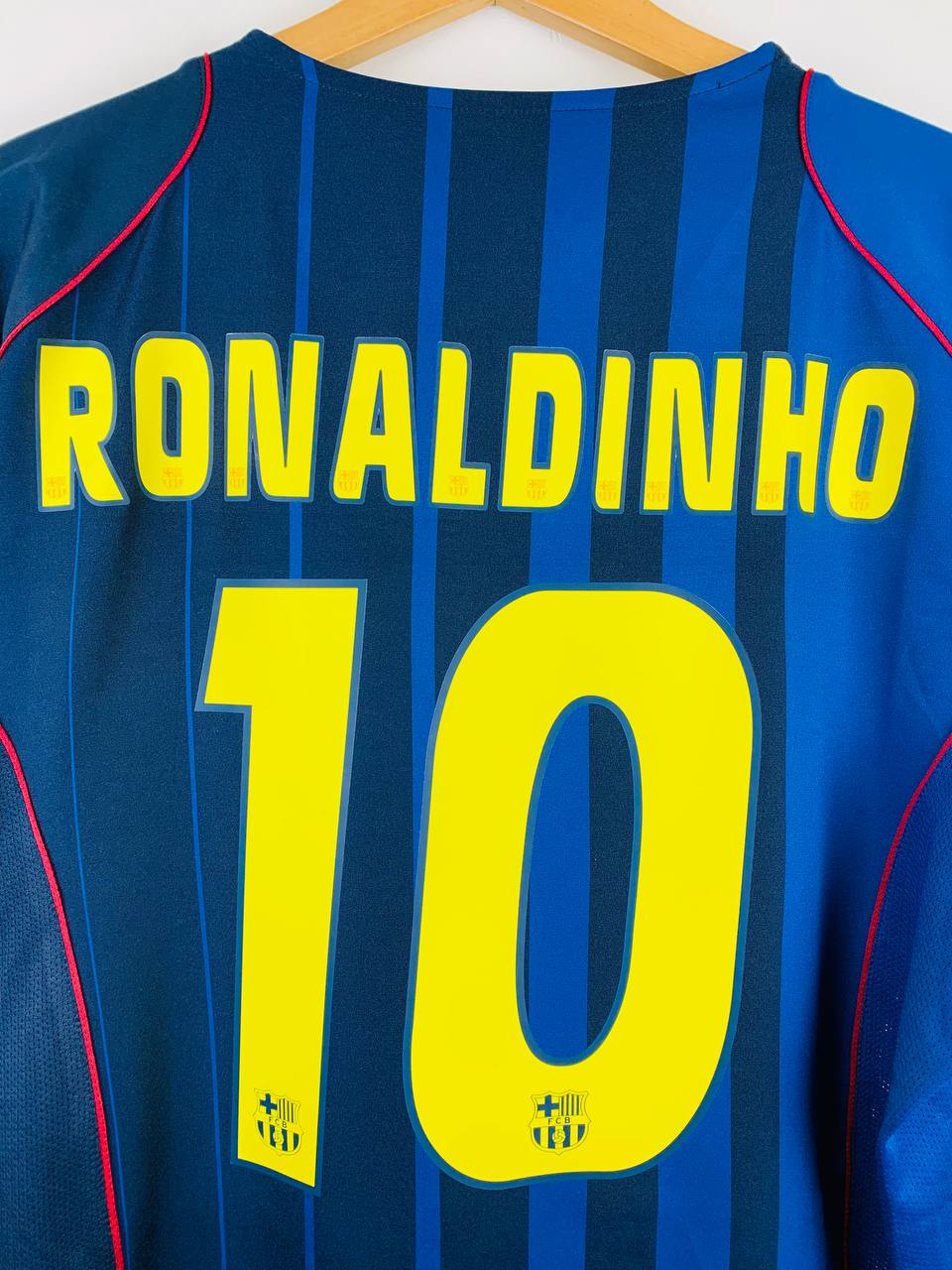 BARCELONA 2004/2005 AWAY SHIRT #10 RONALDINHO