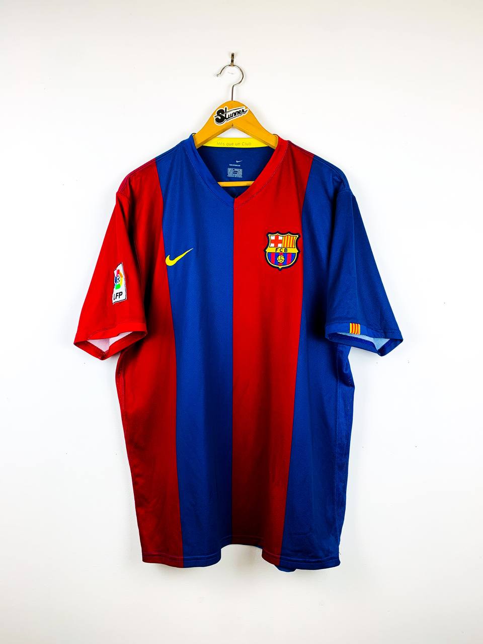 BARCELONA 2006/2007 HOME SHIRT #19 MESSI