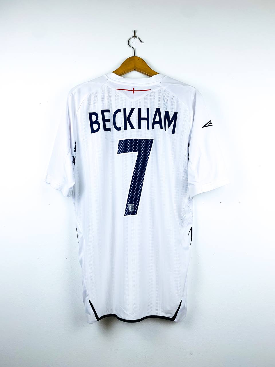 ENGLAND 2007/2009 HOME SHIRT #7 BECKHAM [BNWT]
