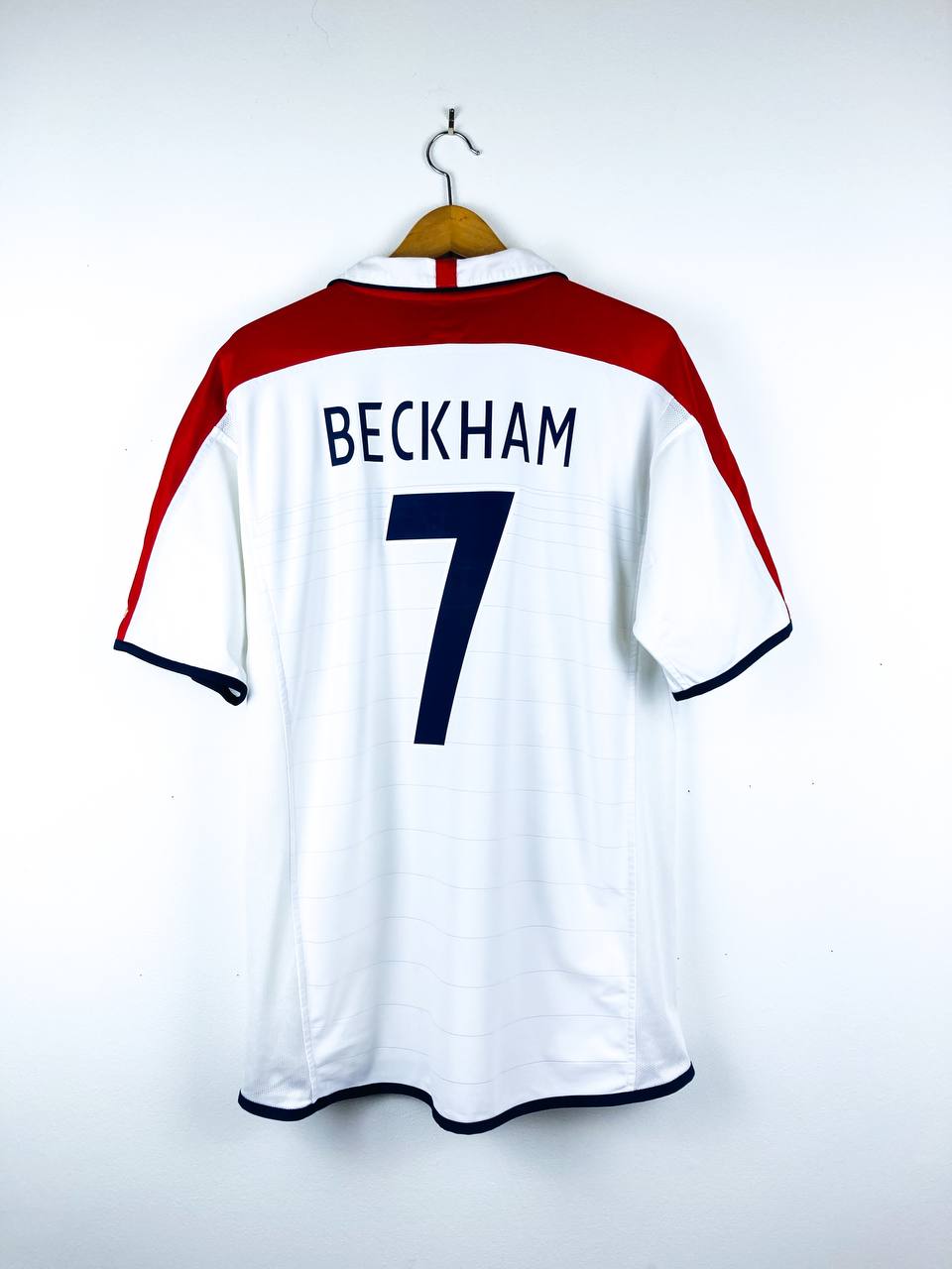 ENGLAND 2003/2005 HOME SHIRT #7 BECKHAM