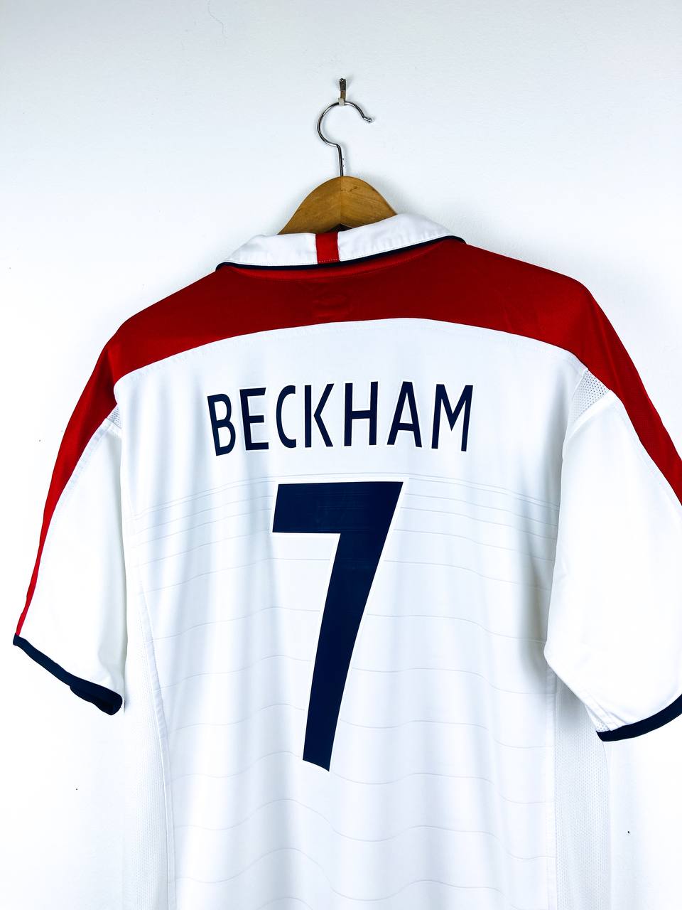 ENGLAND 2003/2005 HOME SHIRT #7 BECKHAM