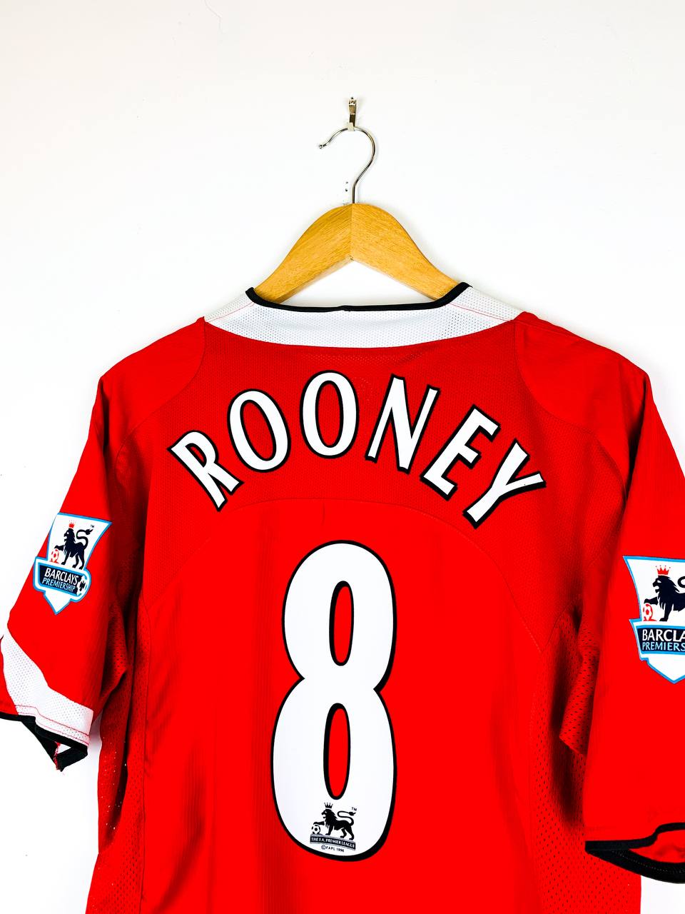 MANCHESTER UNITED 2004/2006 HOME SHIRT #8 ROONEY