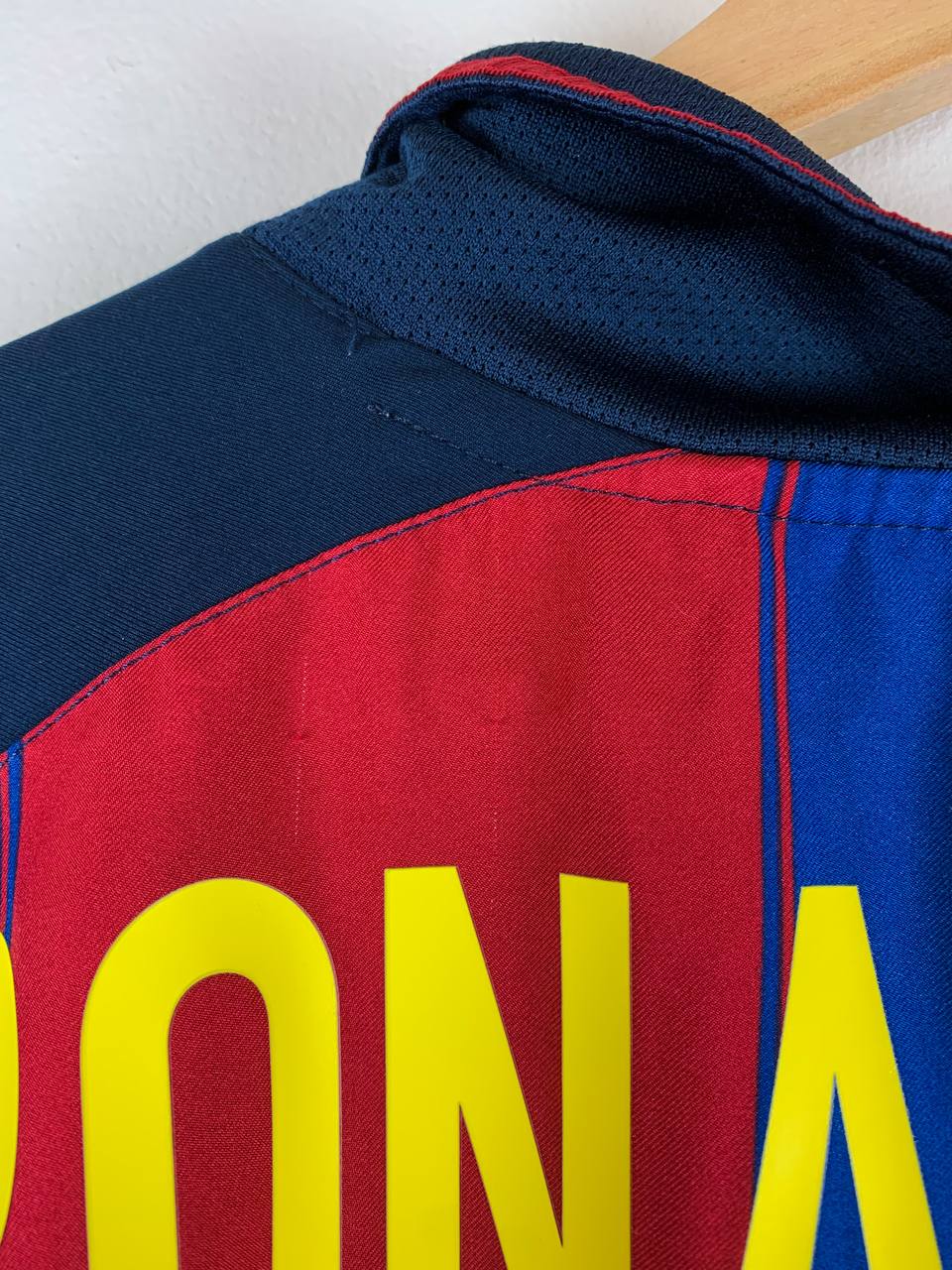 BARCELONA 2003/2004 HOME SHIRT #10 RONALDINHO