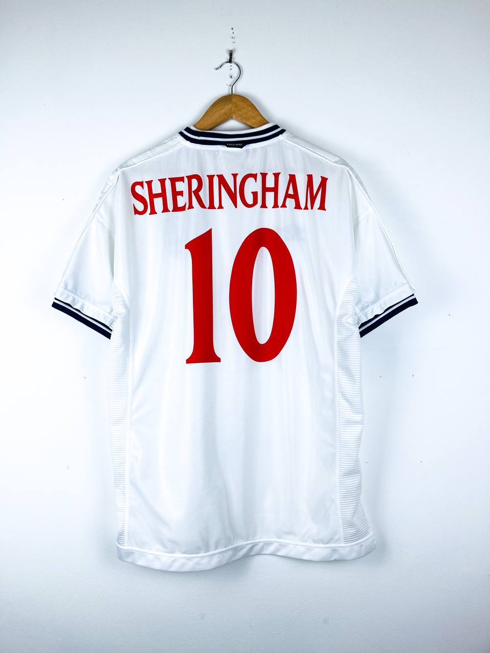 ENGLAND 1999/2001 HOME SHIRT #10 SHERINGHAM [SIGNED]