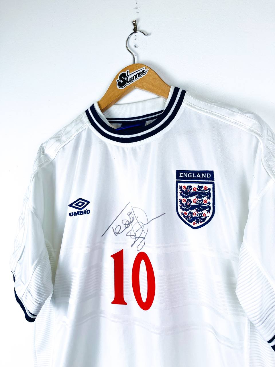 ENGLAND 1999/2001 HOME SHIRT #10 SHERINGHAM [SIGNED]