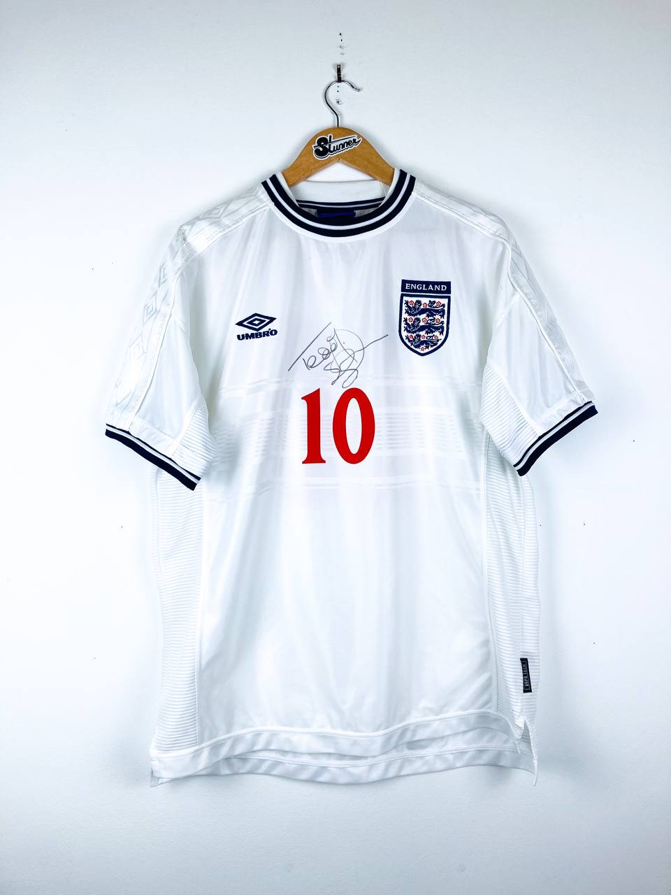 ENGLAND 1999/2001 HOME SHIRT #10 SHERINGHAM [SIGNED]