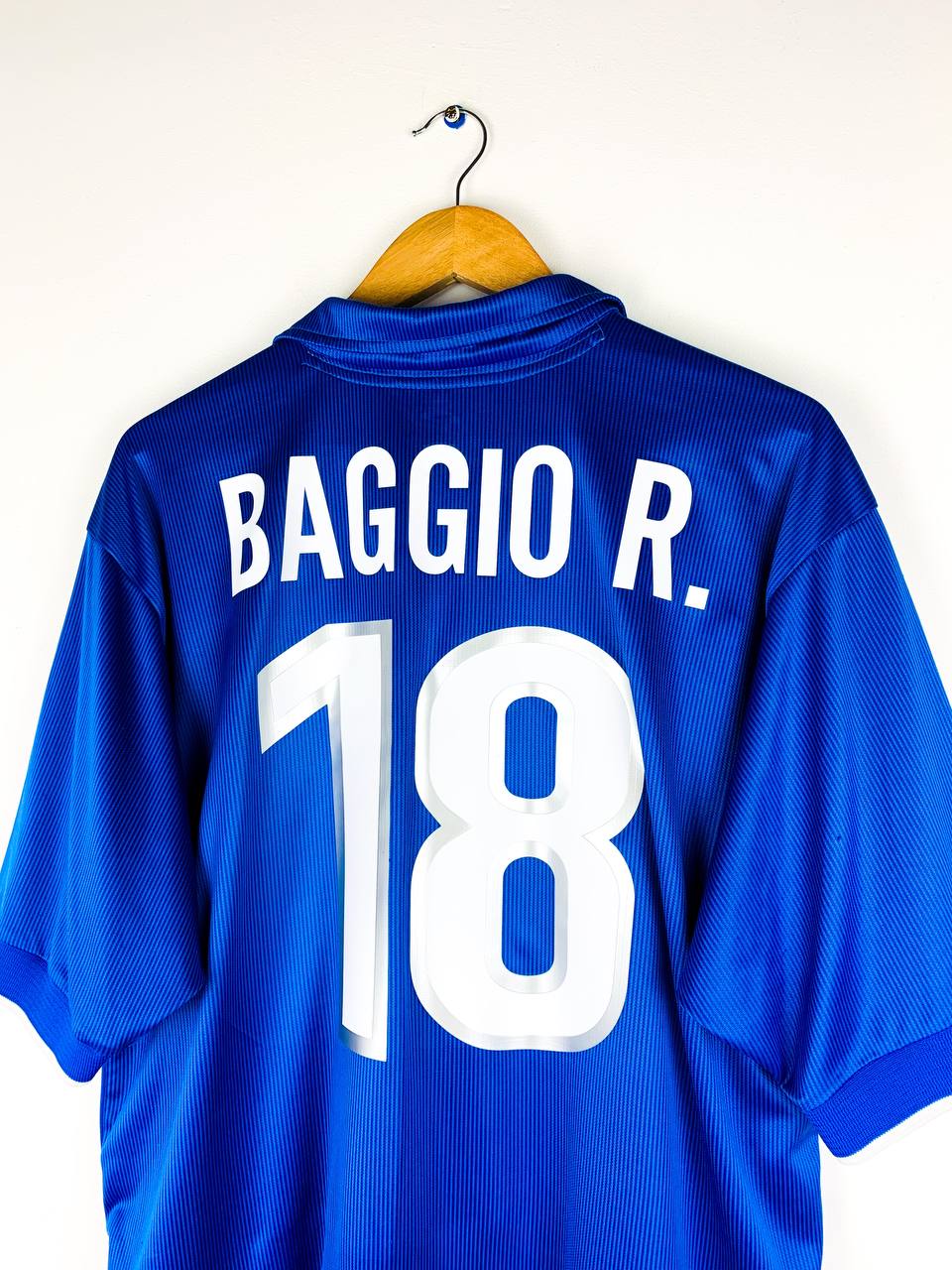ITALY 1997/1998 HOME SHIRT #18 BAGGIO