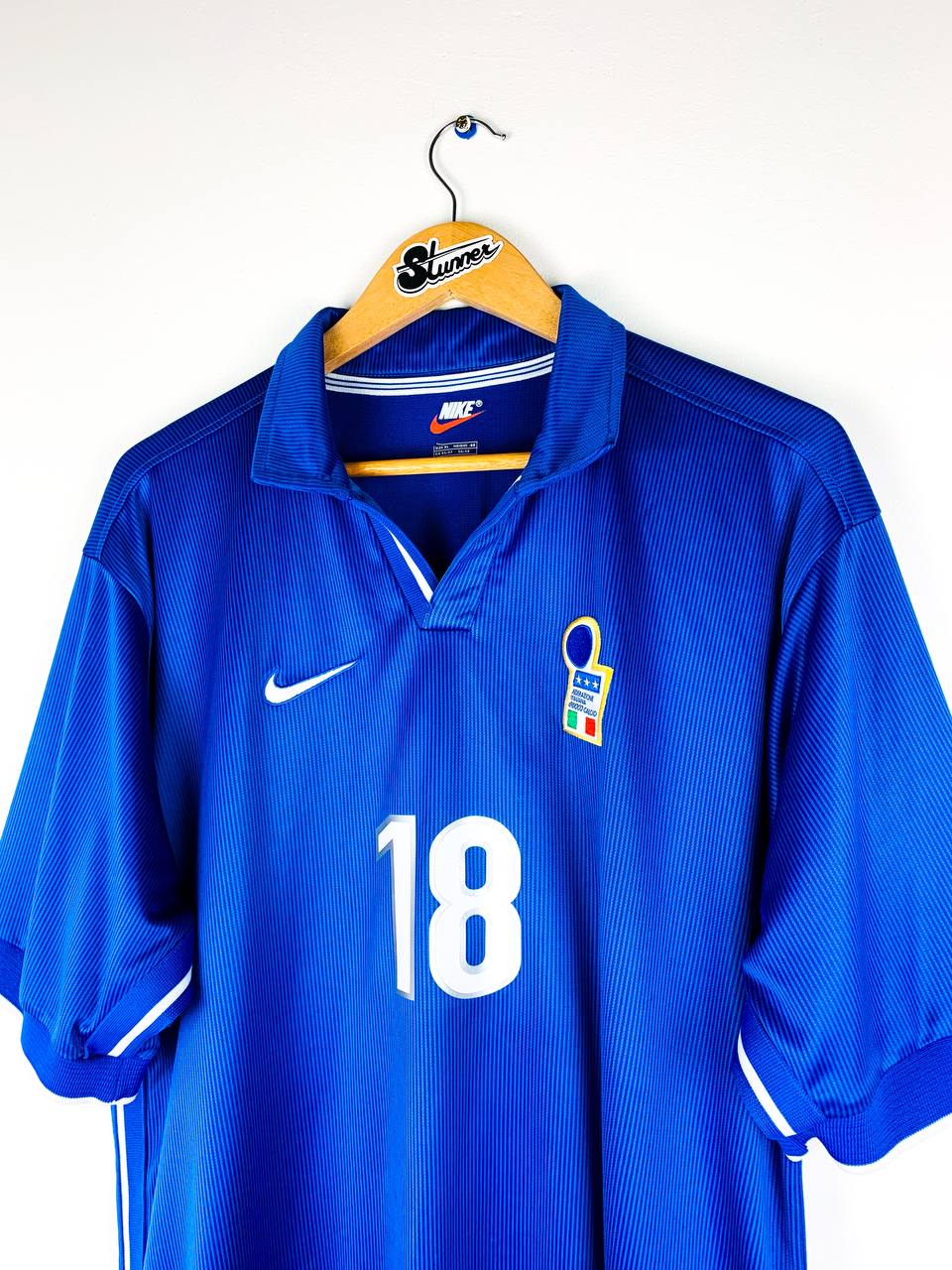 ITALY 1997/1998 HOME SHIRT #18 BAGGIO