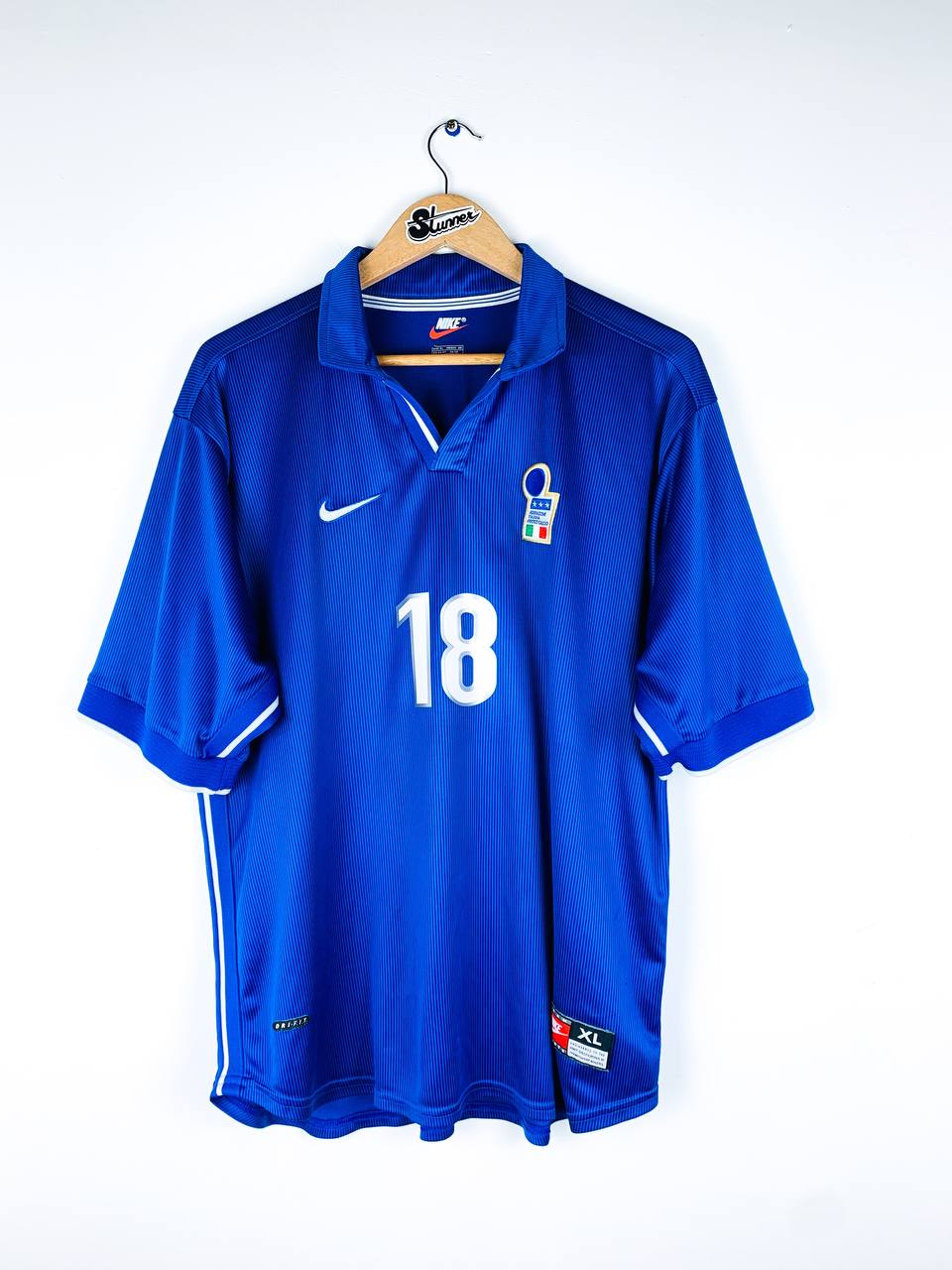 ITALY 1997/1998 HOME SHIRT #18 BAGGIO