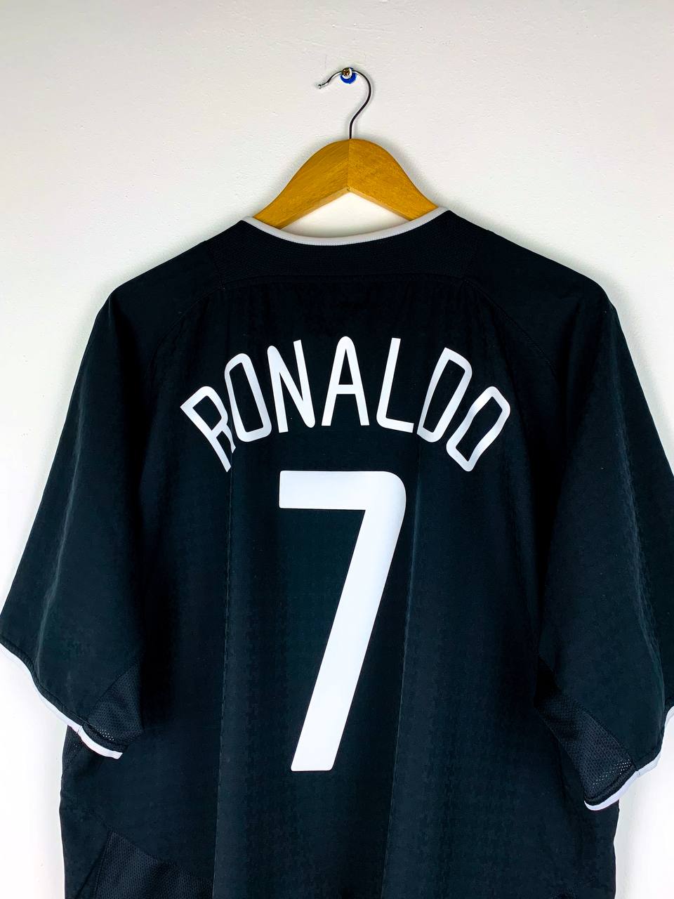 MANCHESTER UNITED 2003/2005 AWAY SHIRT #7 RONALDO