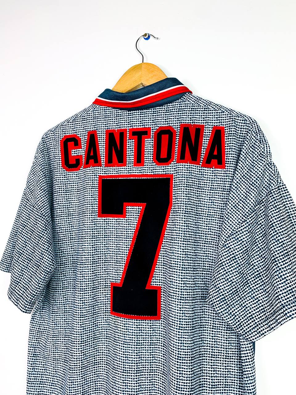 MANCHESTER UNITED 1995/1996 AWAY SHIRT #7 CANTONA [XL]